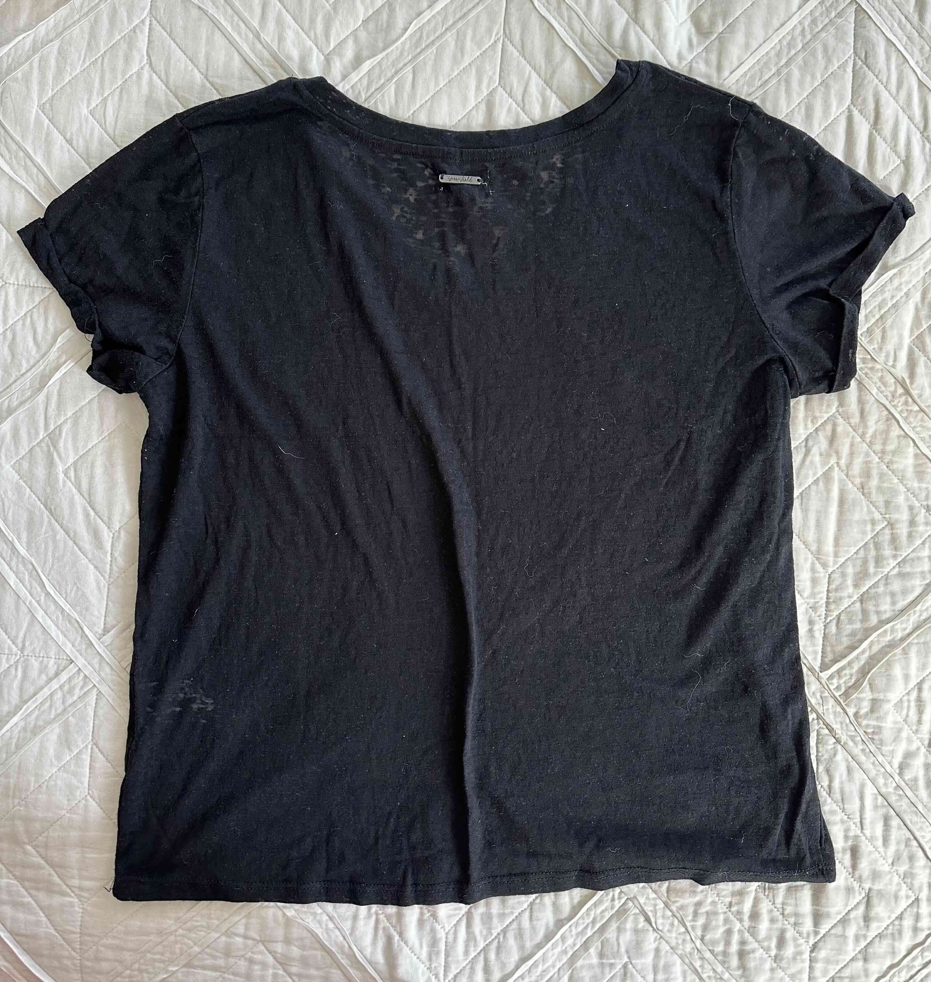 Polera negra con bolsillo - miniatura 3