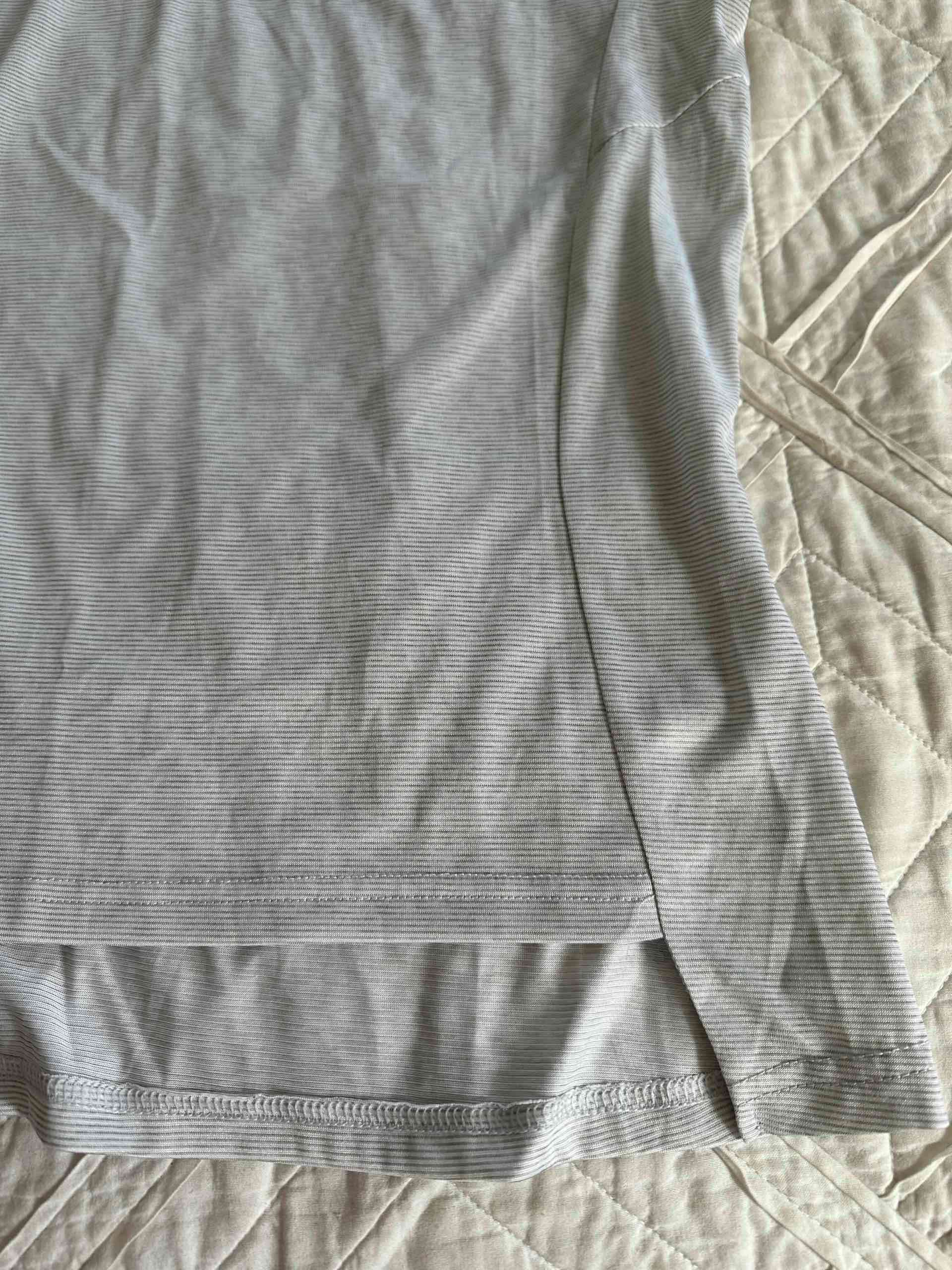 Polera gris deportiva - 2