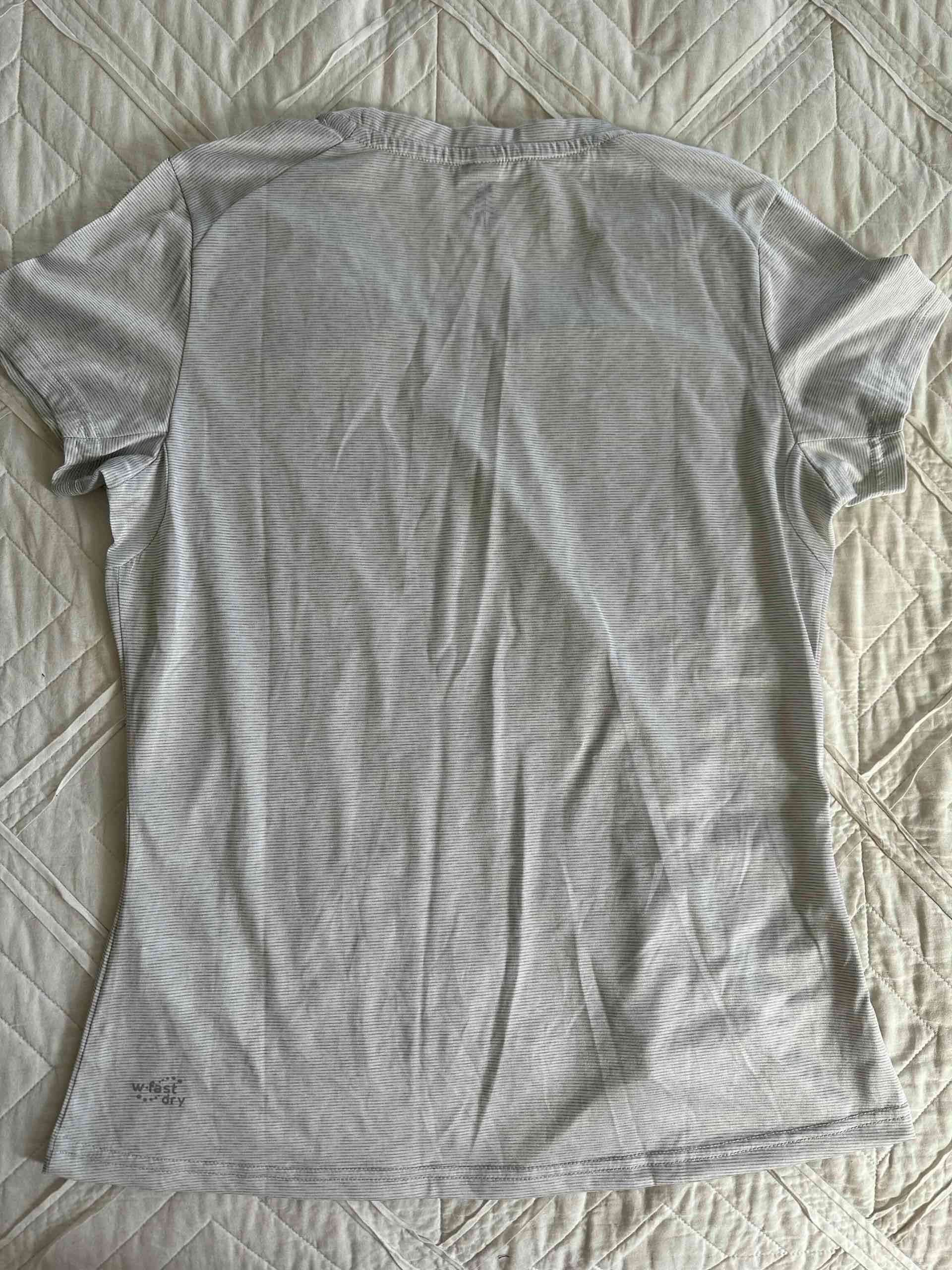 Polera gris deportiva - 3