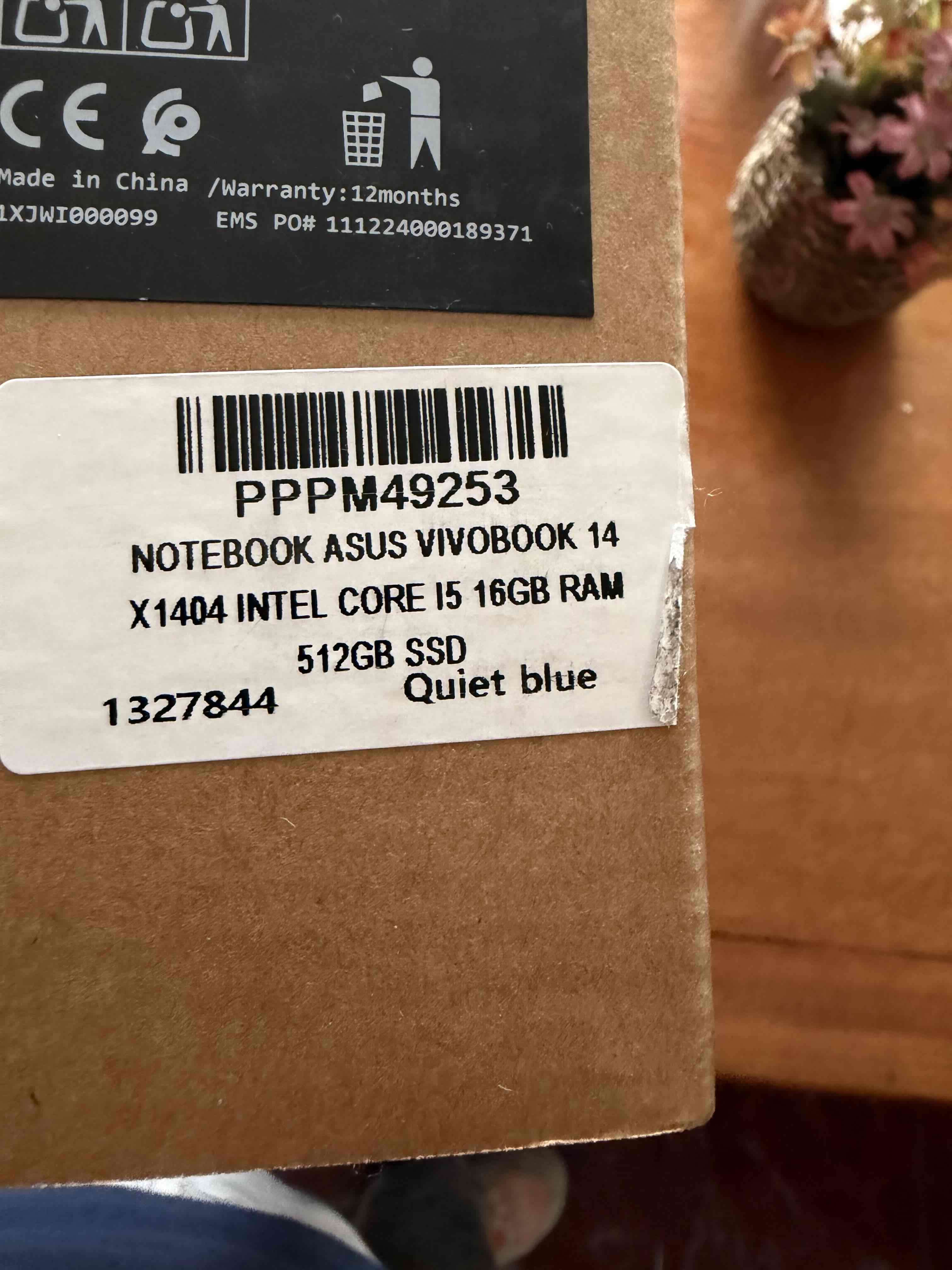 Laptop ASUS Vivobook en caja - miniatura 2