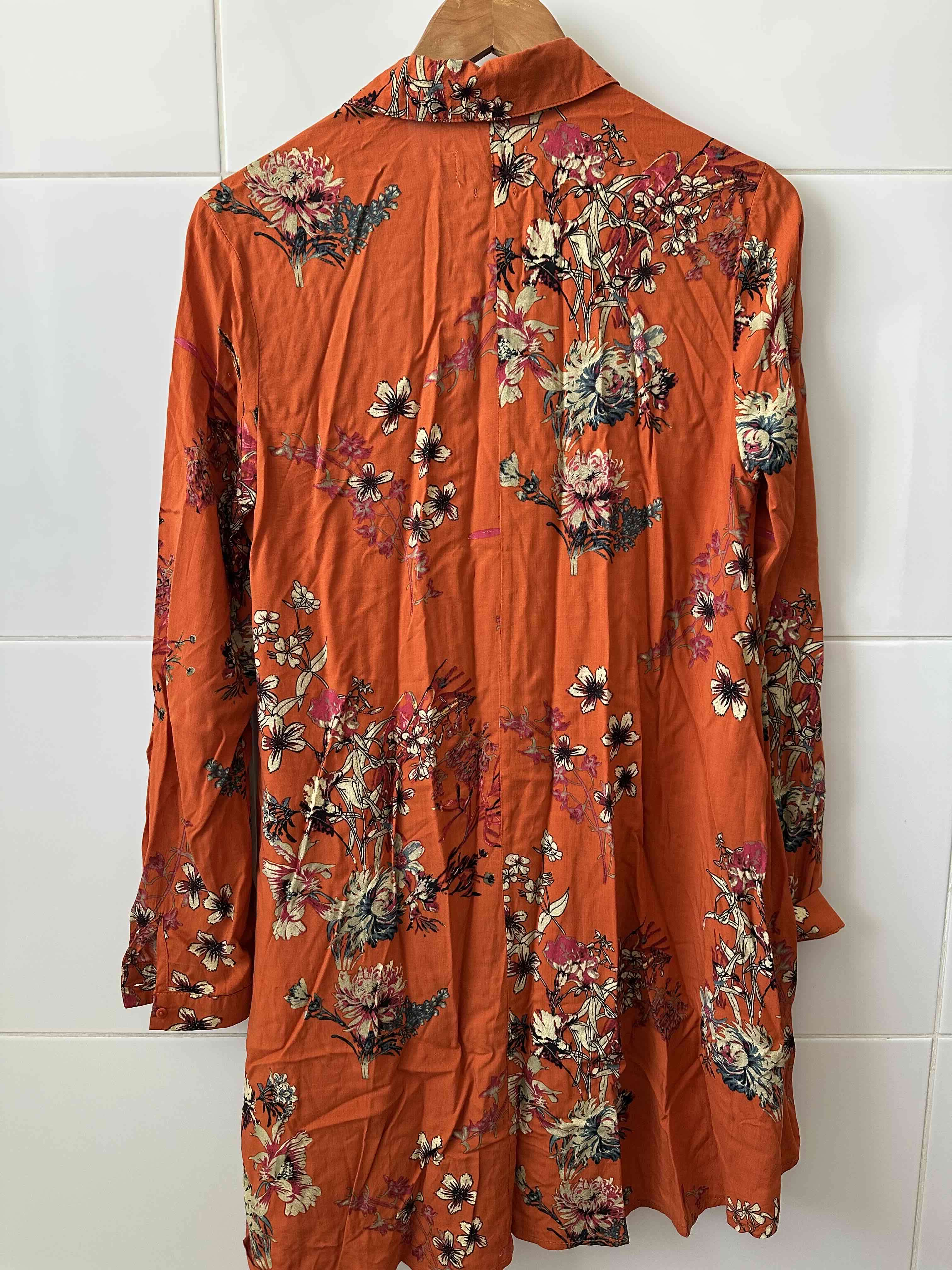 Vestido floral anaranjado - miniatura 3