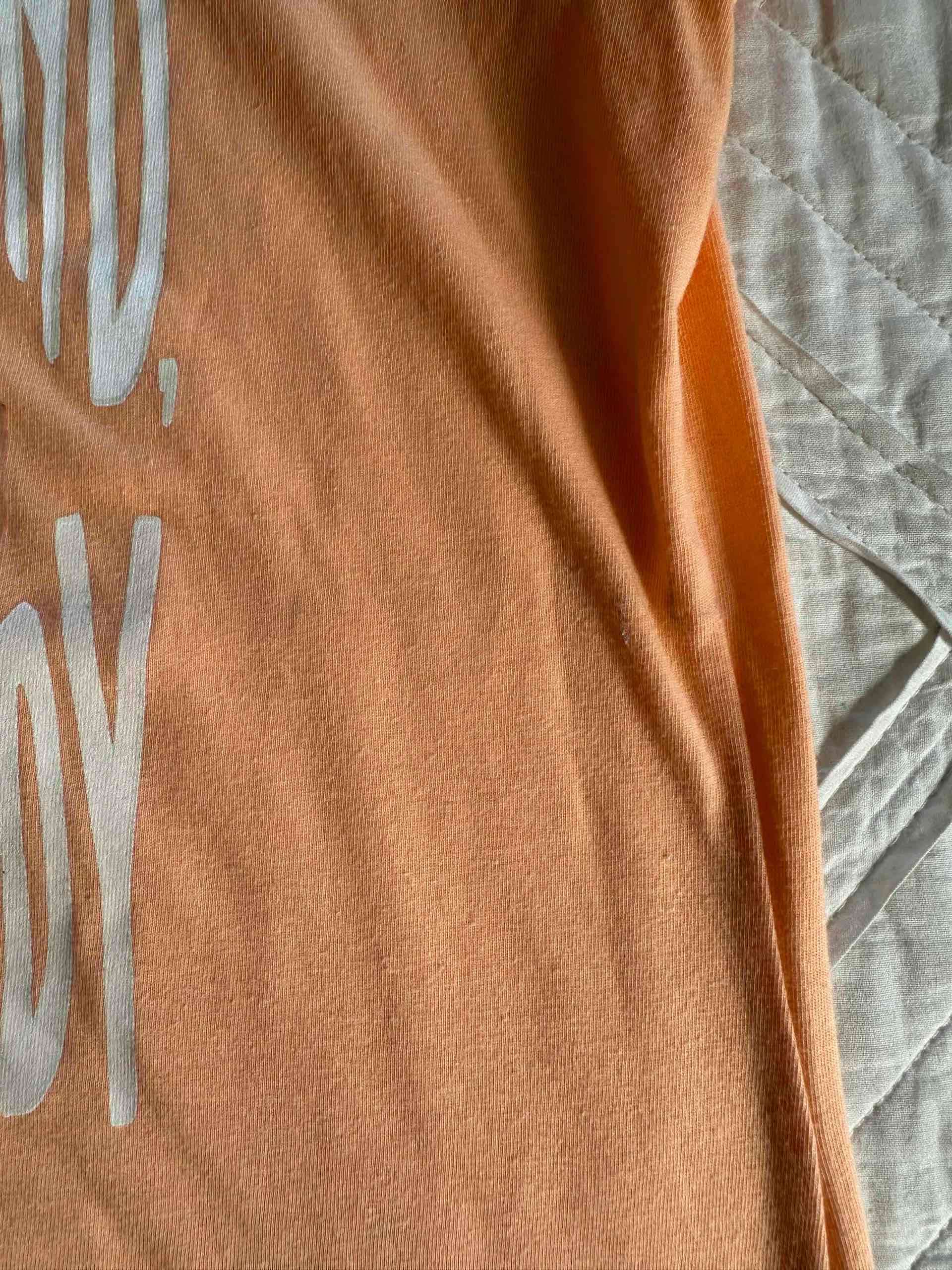 Polera Asics naranja con estampado - miniatura 3