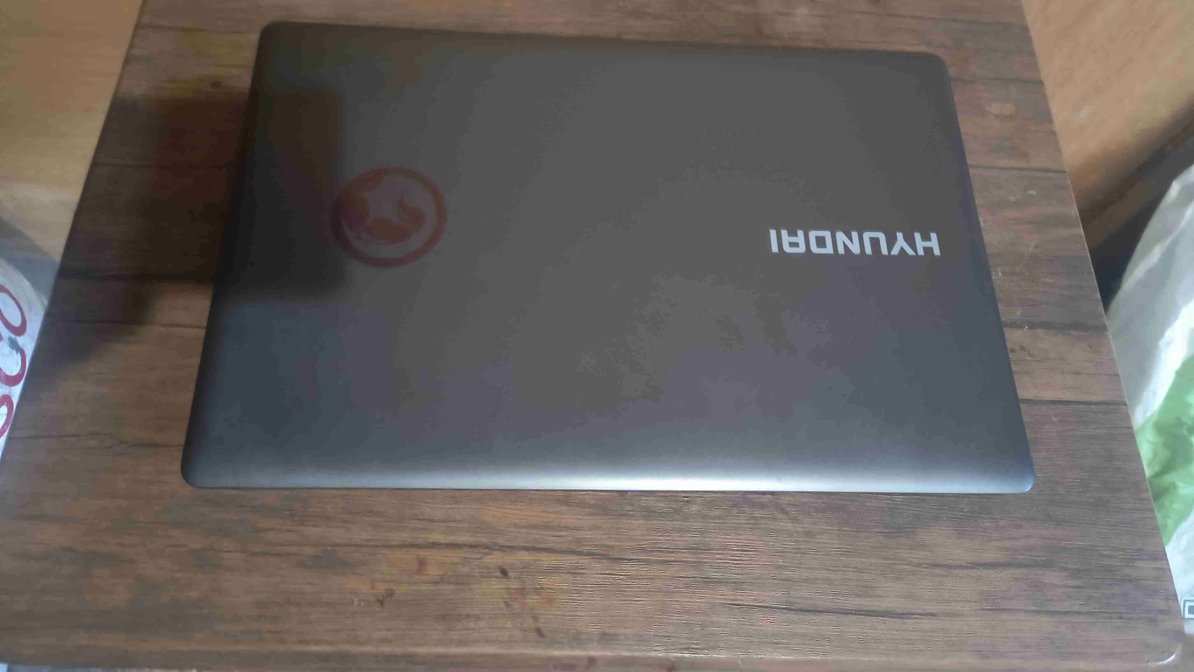 Laptop HYUNDAI en buen estado - 1