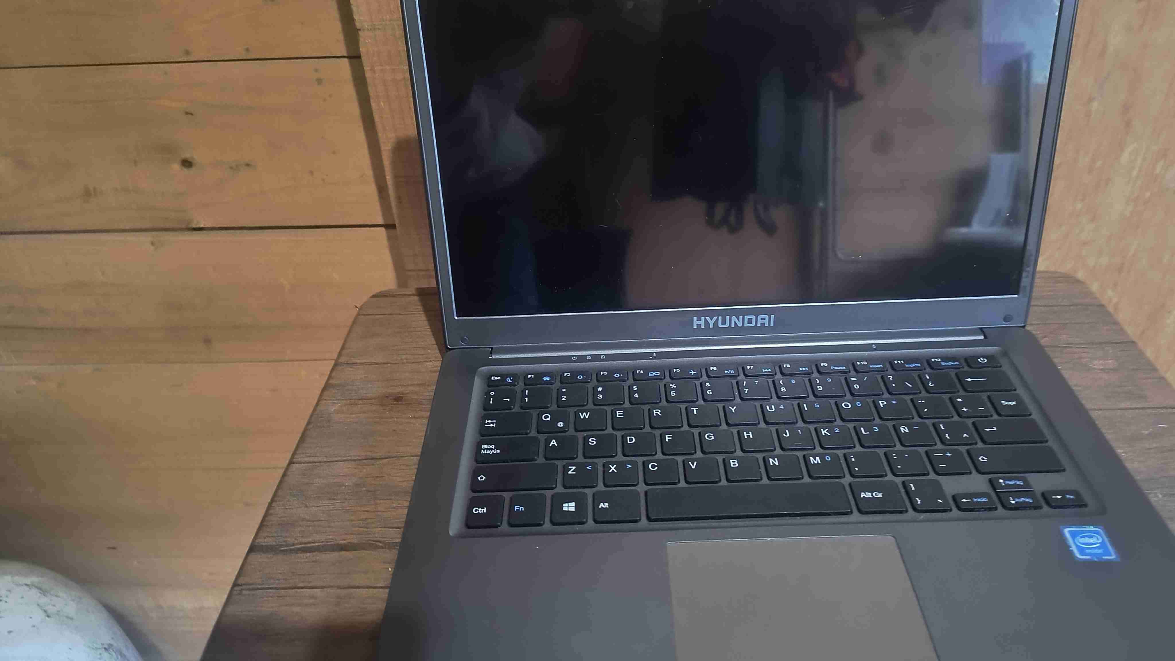 Laptop HYUNDAI en buen estado - 3