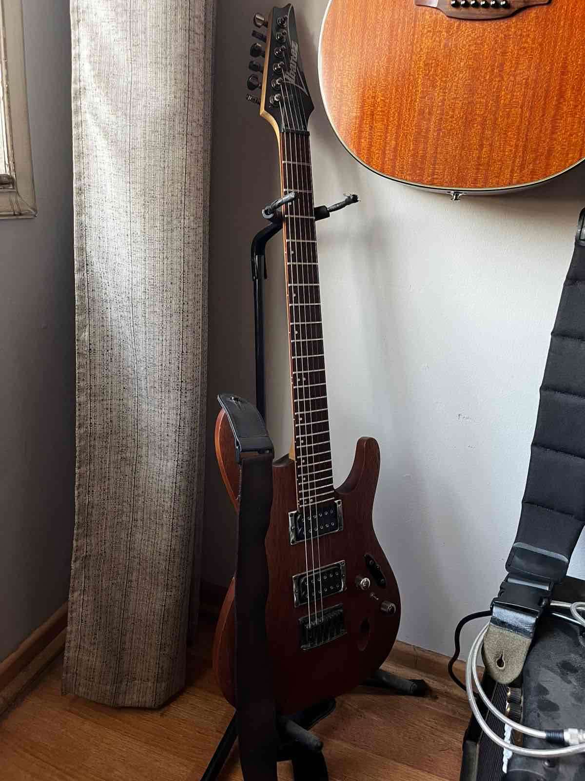 Guitarra eléctrica Ibanez café - miniatura 2