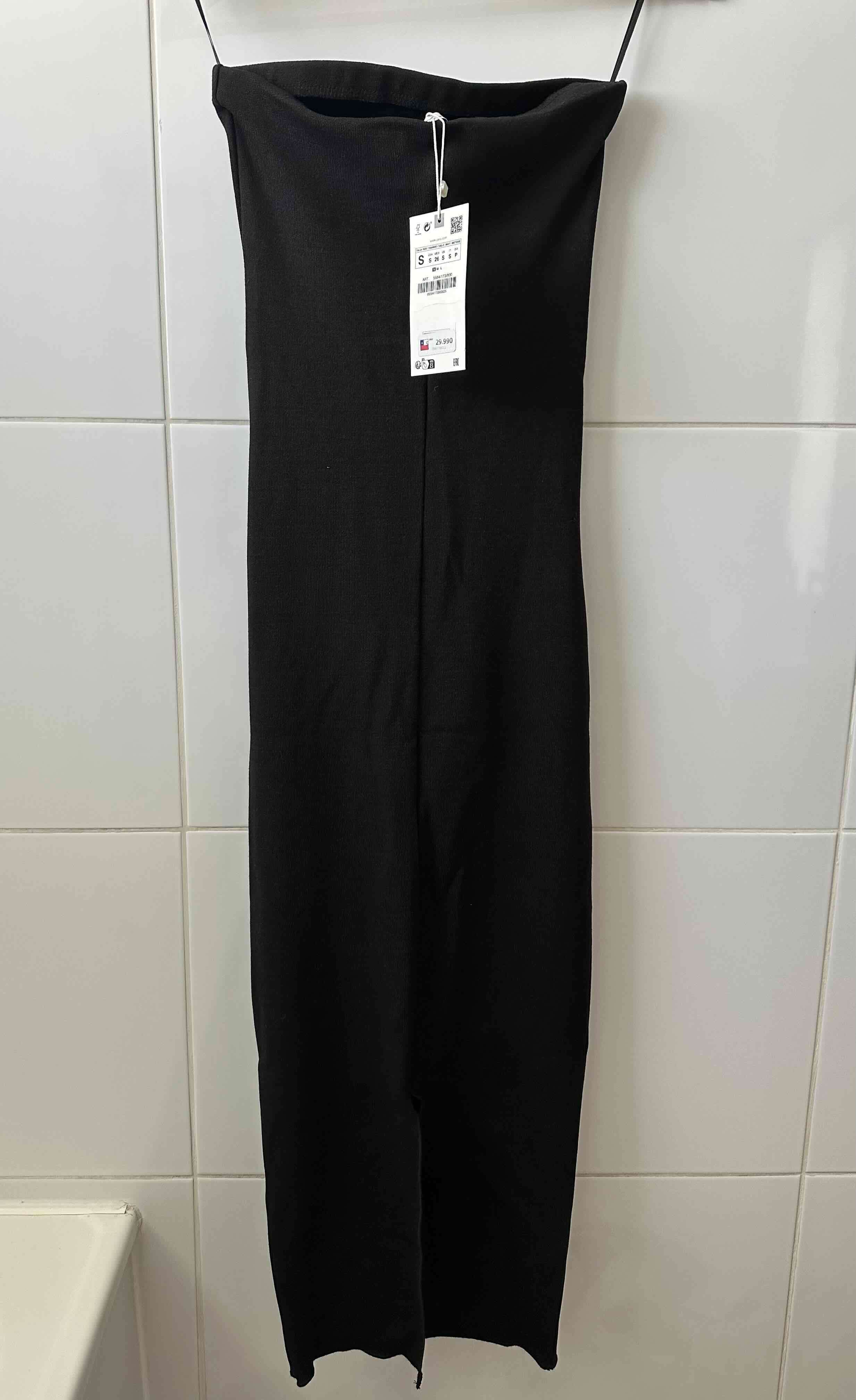 Vestido negro con aberturas - miniatura 2