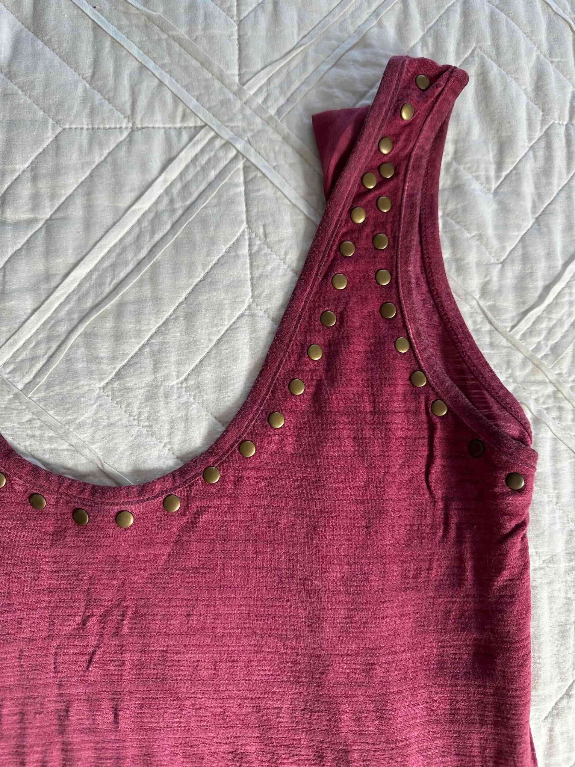 Polera rosada con detalles metálicos - miniatura 2