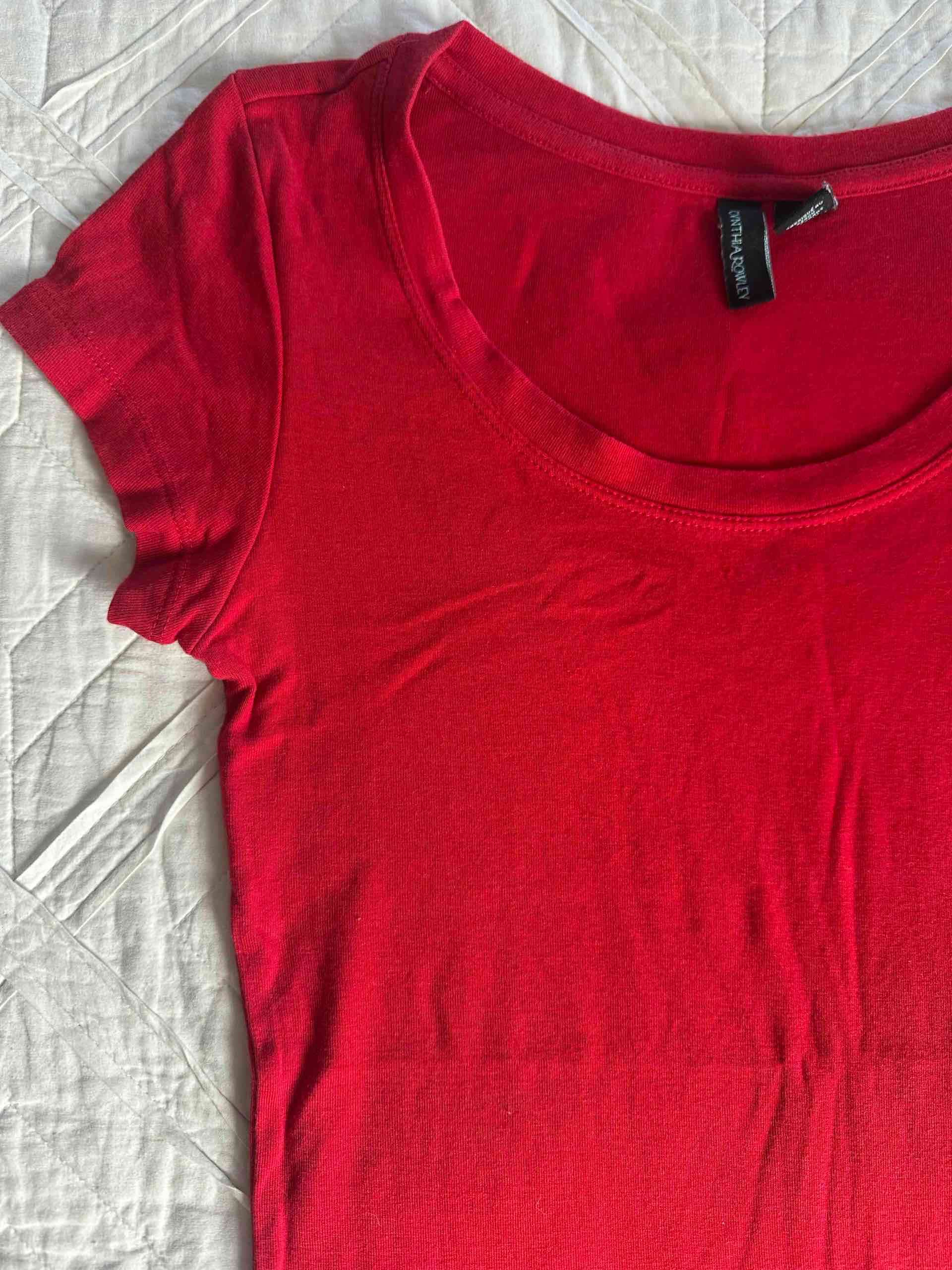 Polera roja básica - miniatura 2