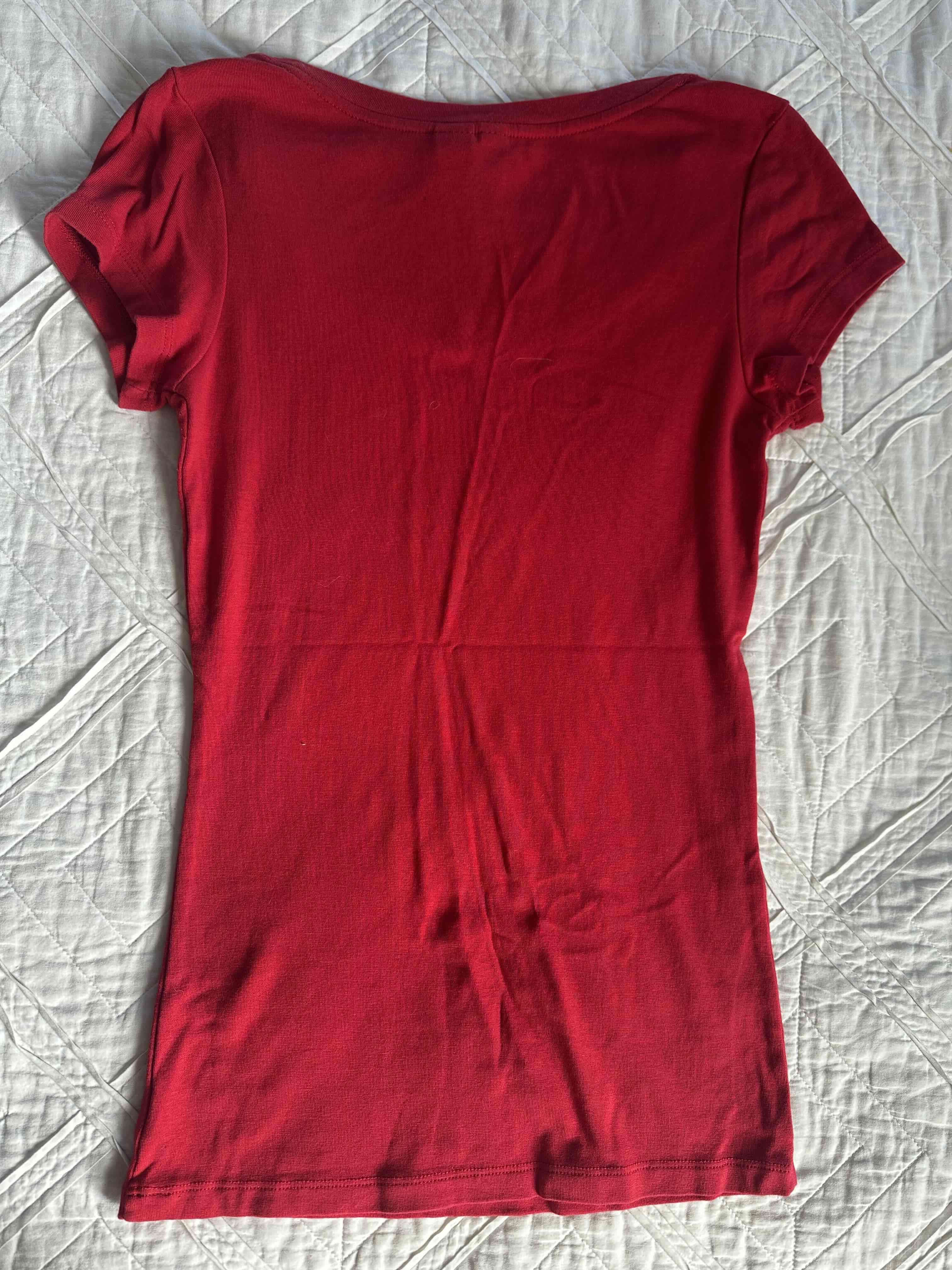 Polera roja básica - miniatura 3