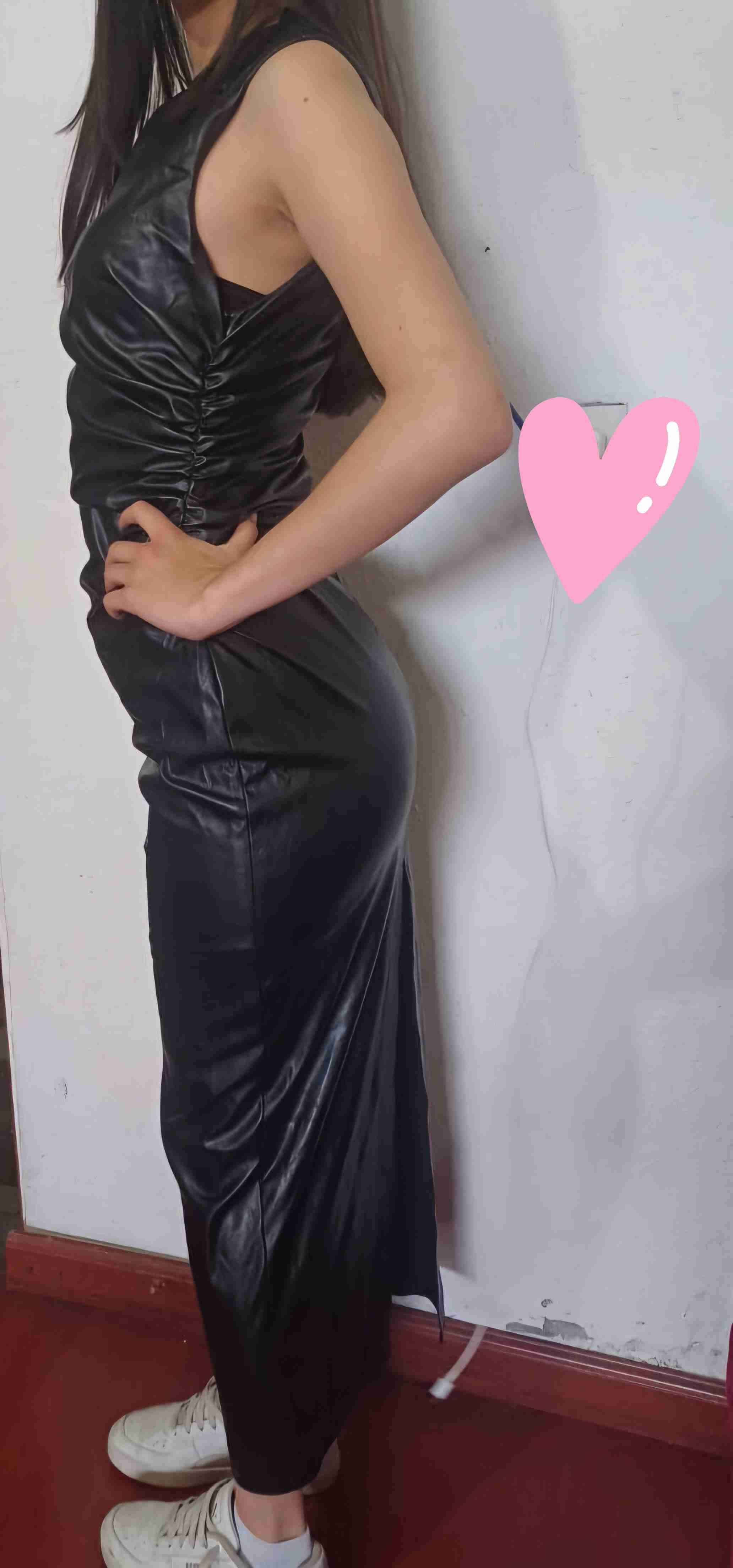 Vestido negro ajustado - miniatura 2