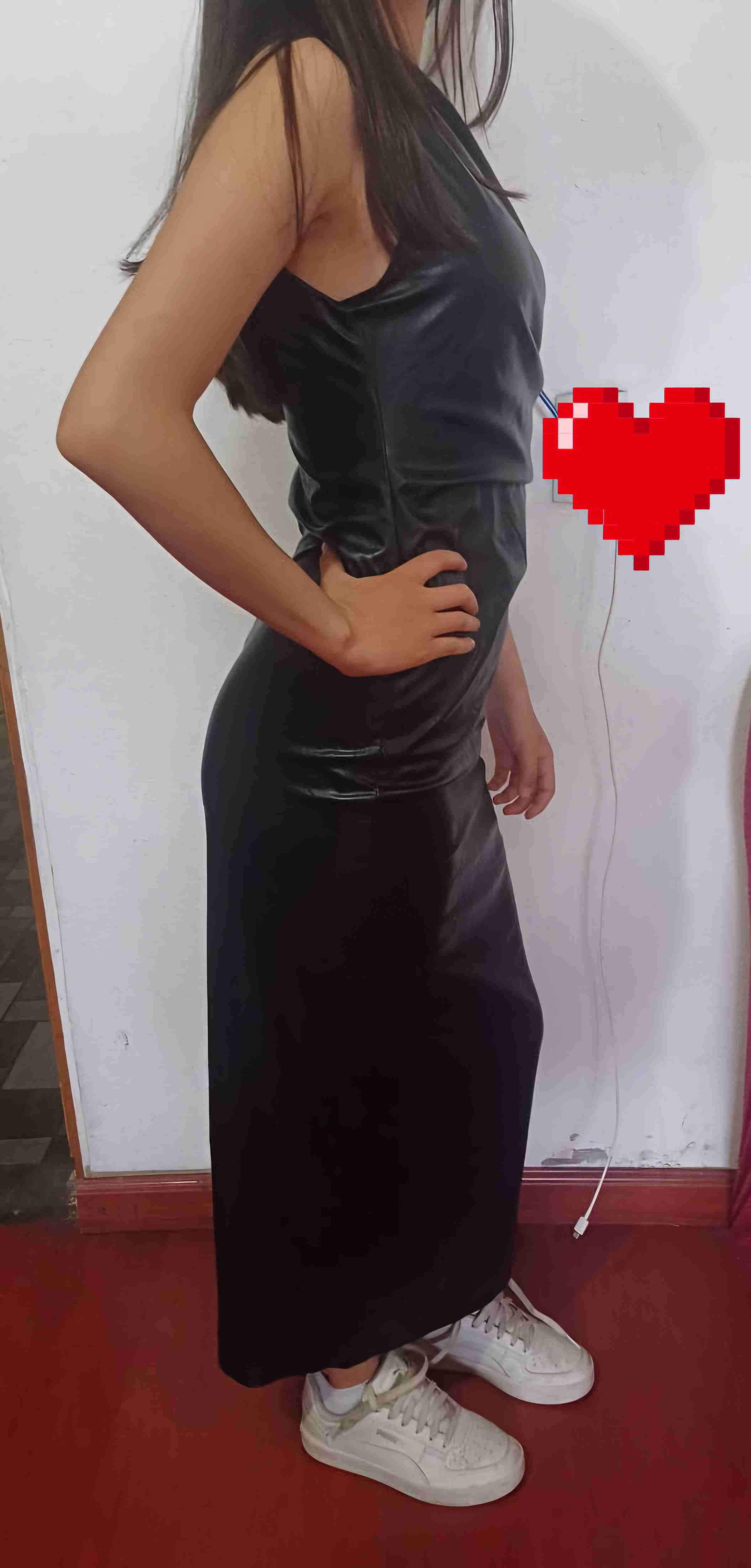 Vestido negro ajustado - miniatura 3