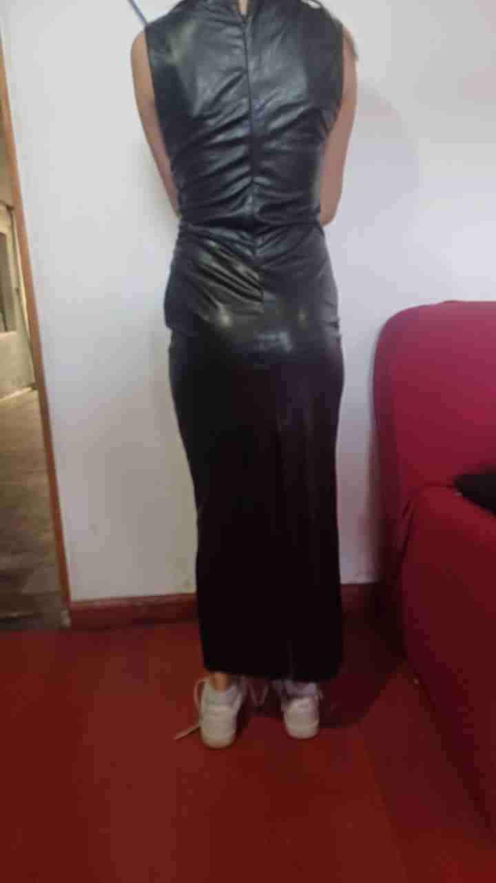 Vestido negro ajustado - miniatura 4