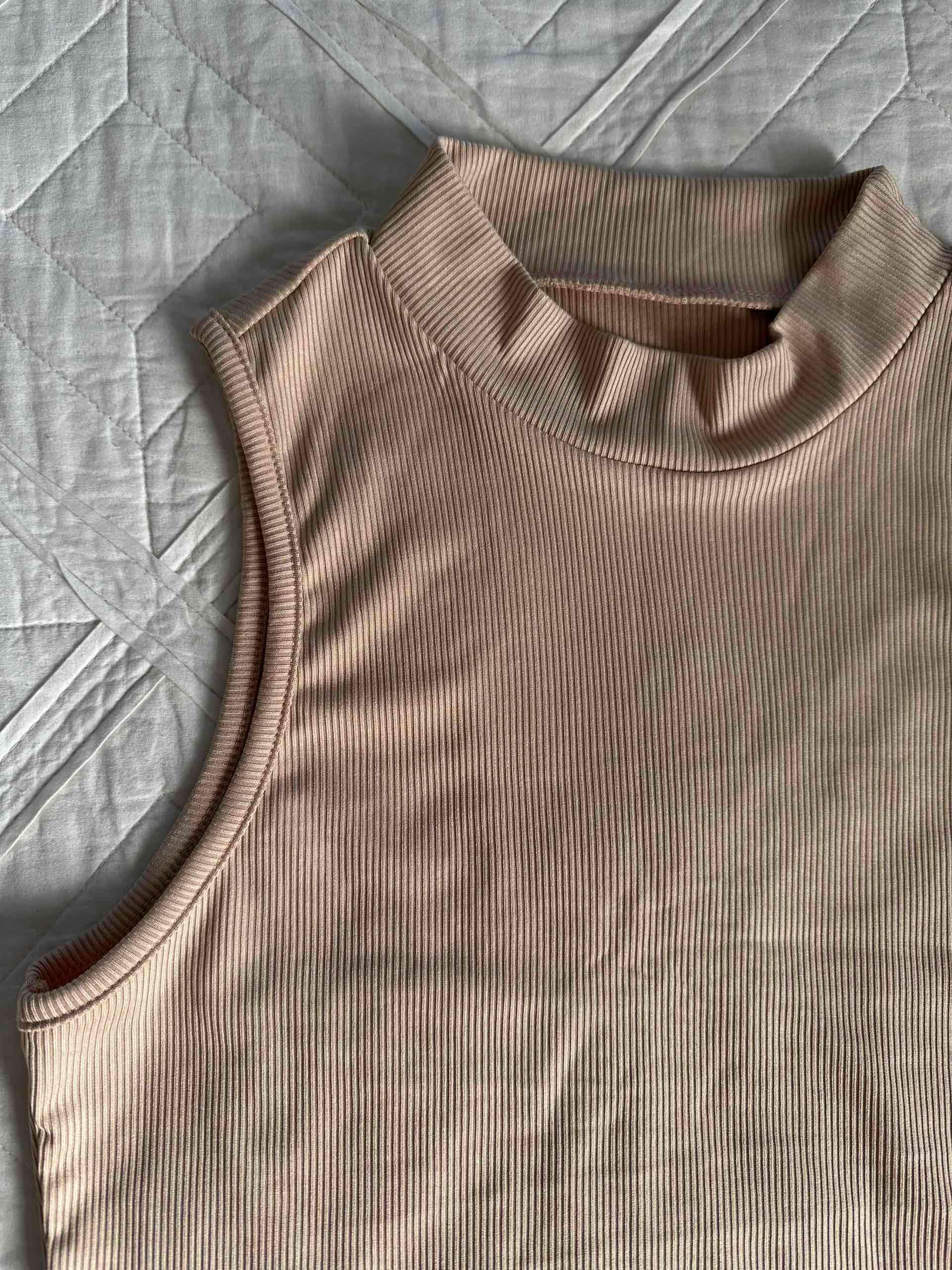 Top sin mangas beige - miniatura 2