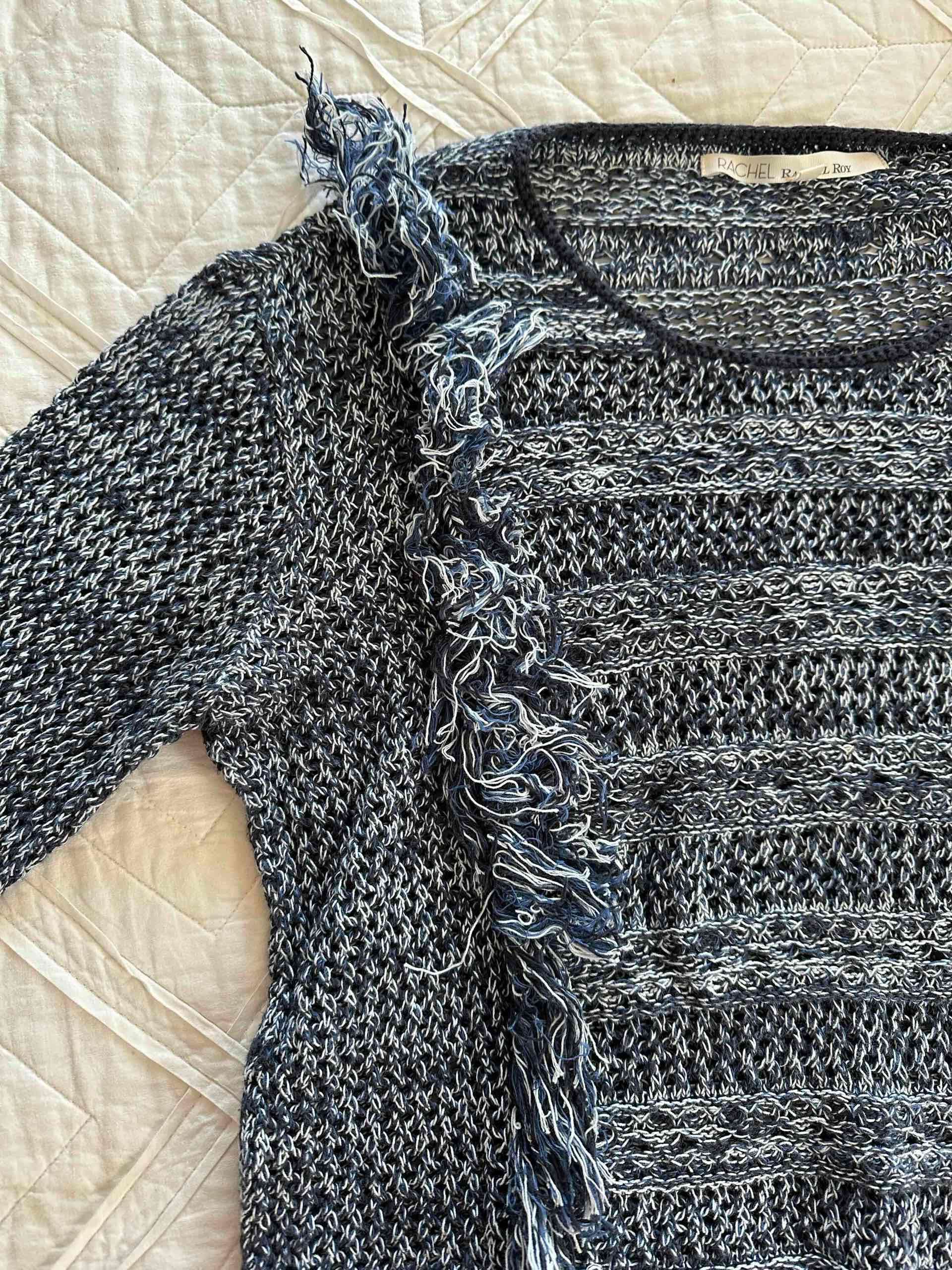 Sweater azul con flecos - miniatura 2