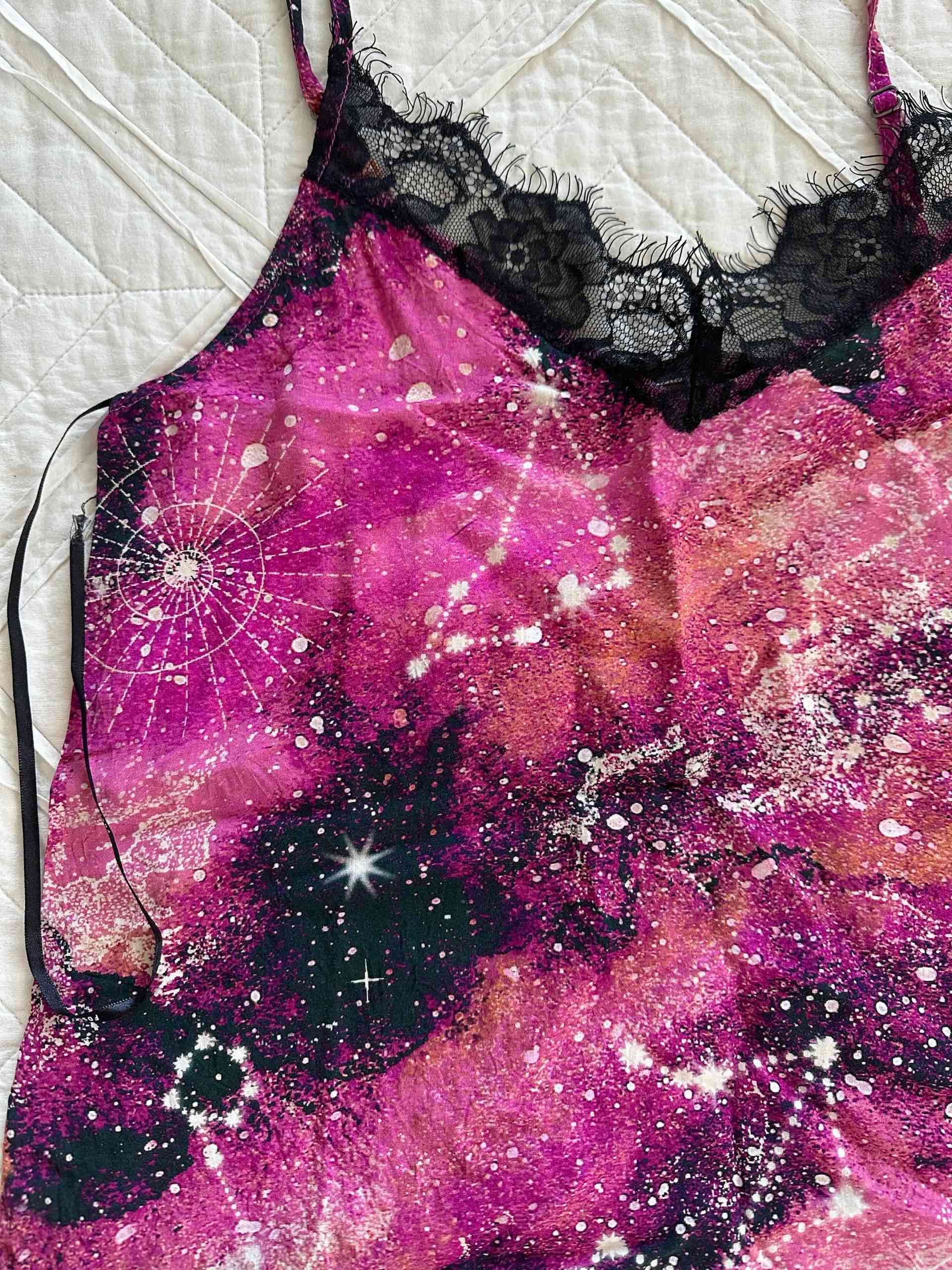 Blusa de tirantes morada estampada - miniatura 2