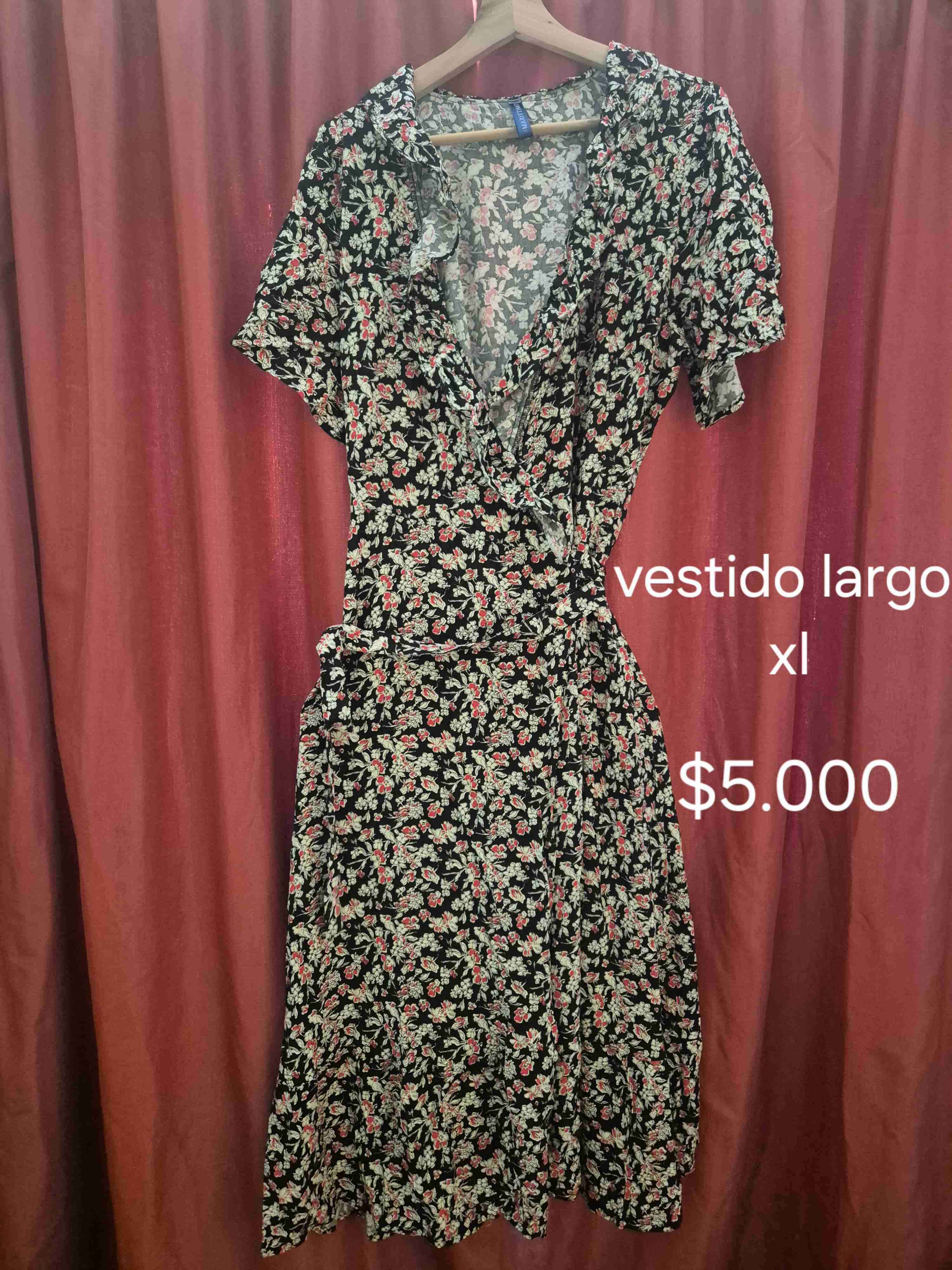 Vestido largo floral negro