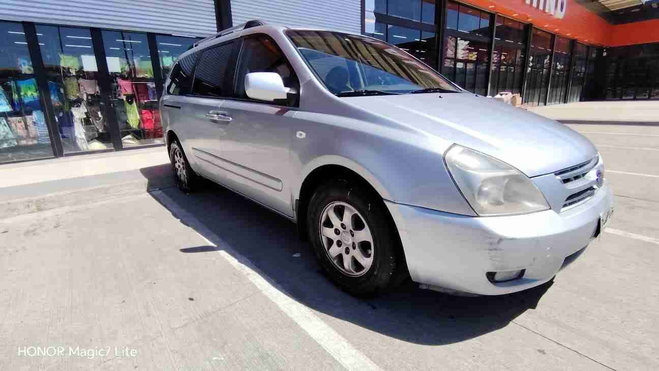 Kia grand carnival, 2008 - miniatura 1