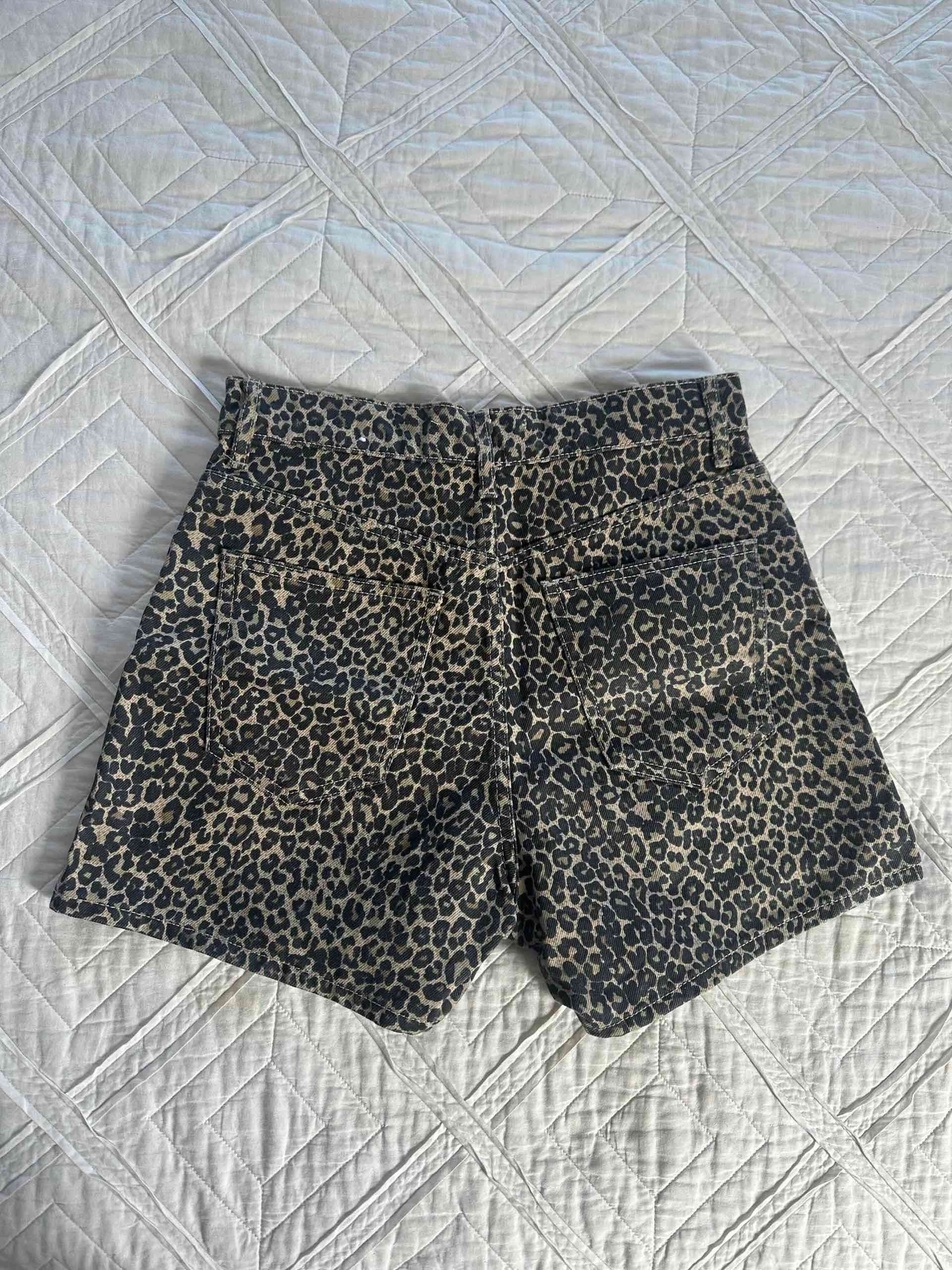 Shorts con estampado animal print - miniatura 2