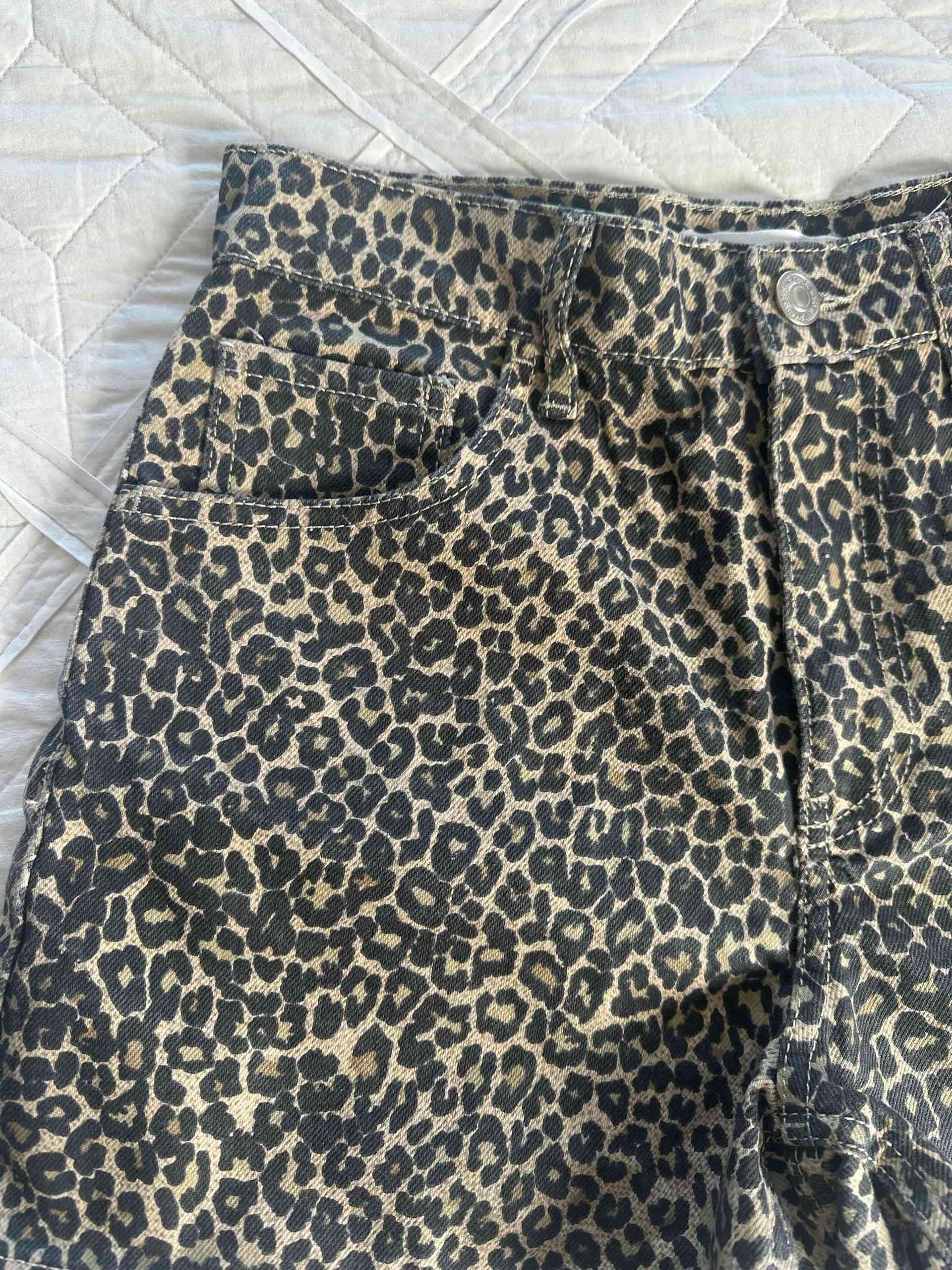 Shorts con estampado animal print - miniatura 3