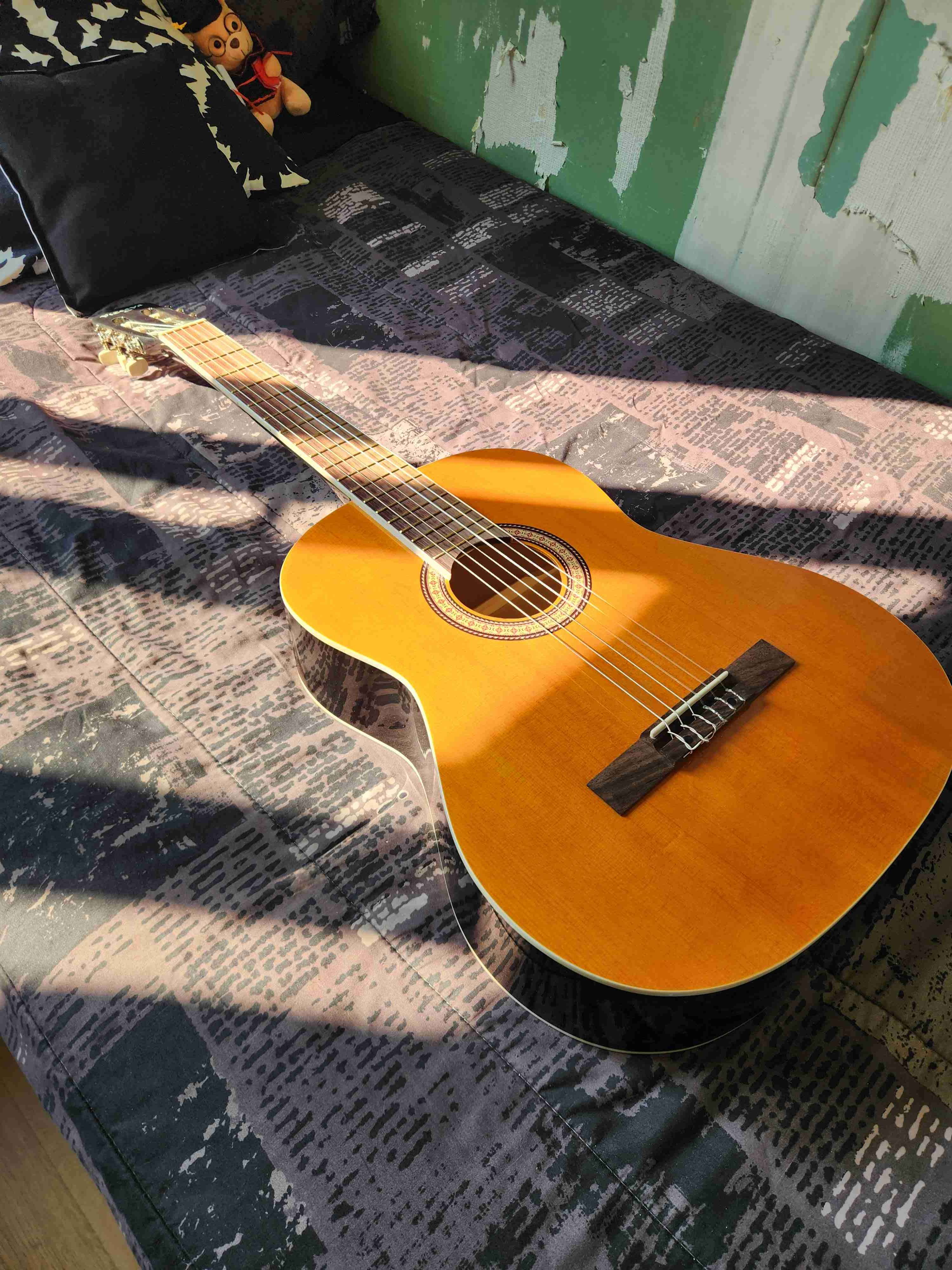 Guitarra acústica clásica - miniatura 2