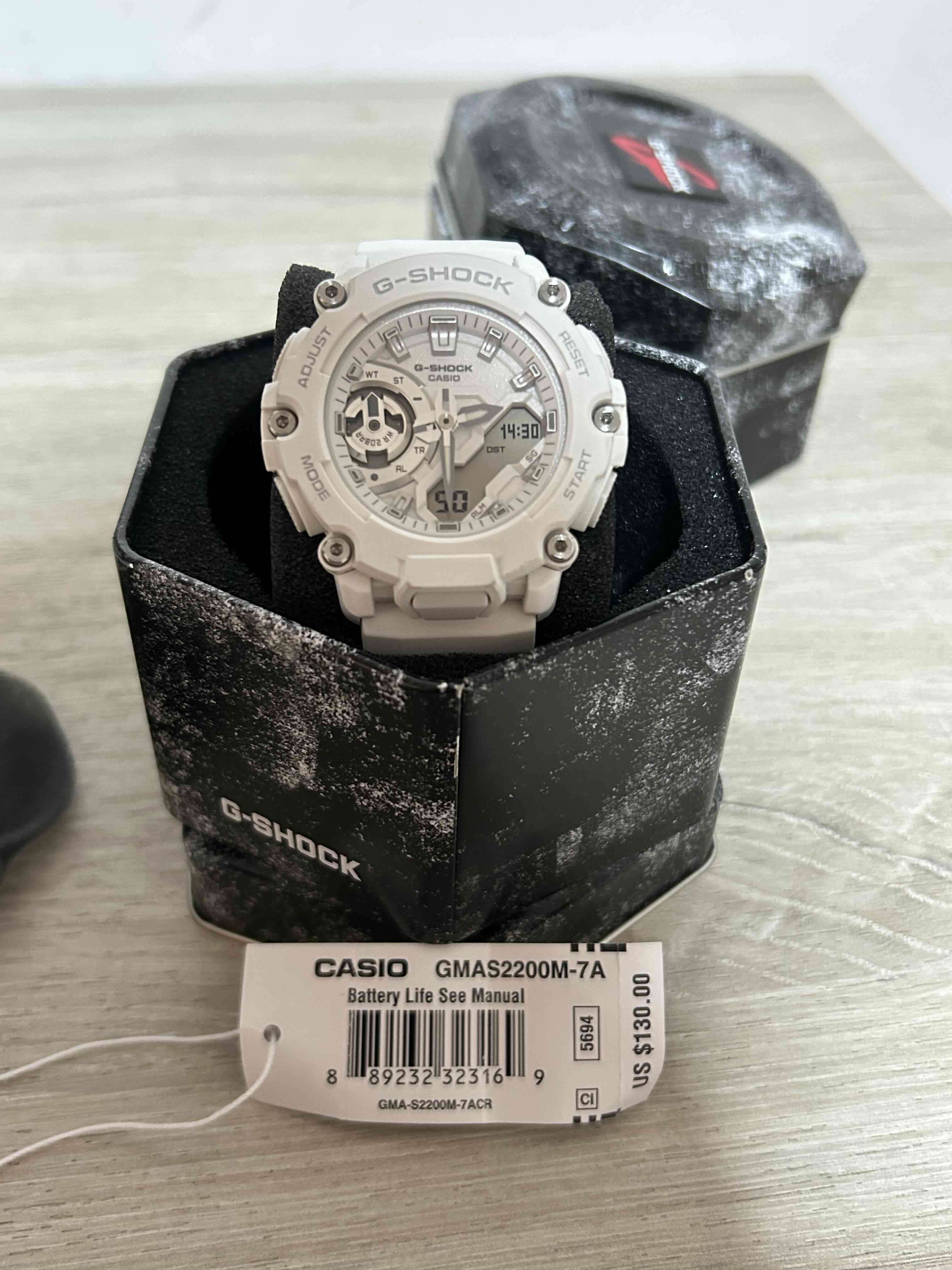 Reloj Casio G-Shock Blanco y Rosa - miniatura 1