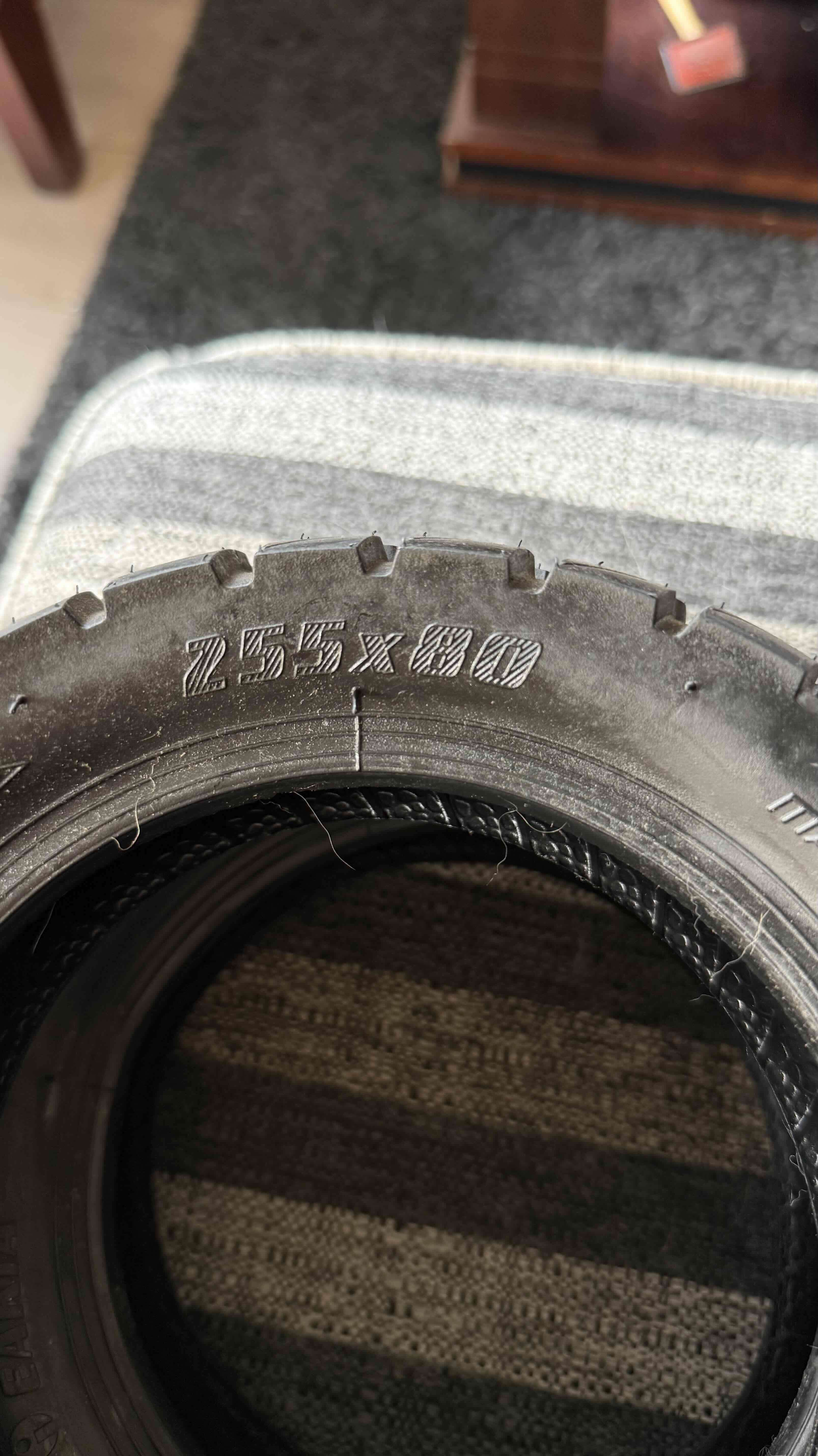 Neumático 255x80 - 1