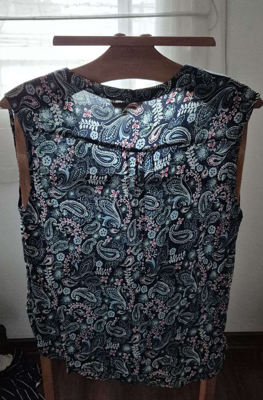 Blusa estampada azul floreada - miniatura 2