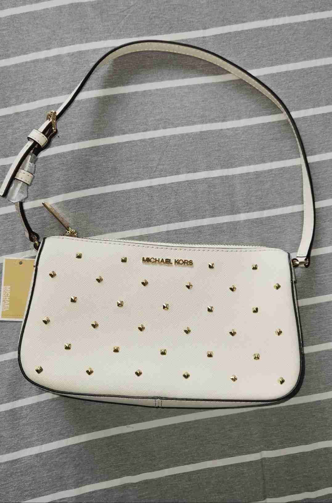Cartera Michael Kors blanca con tachas NUEVA - 1