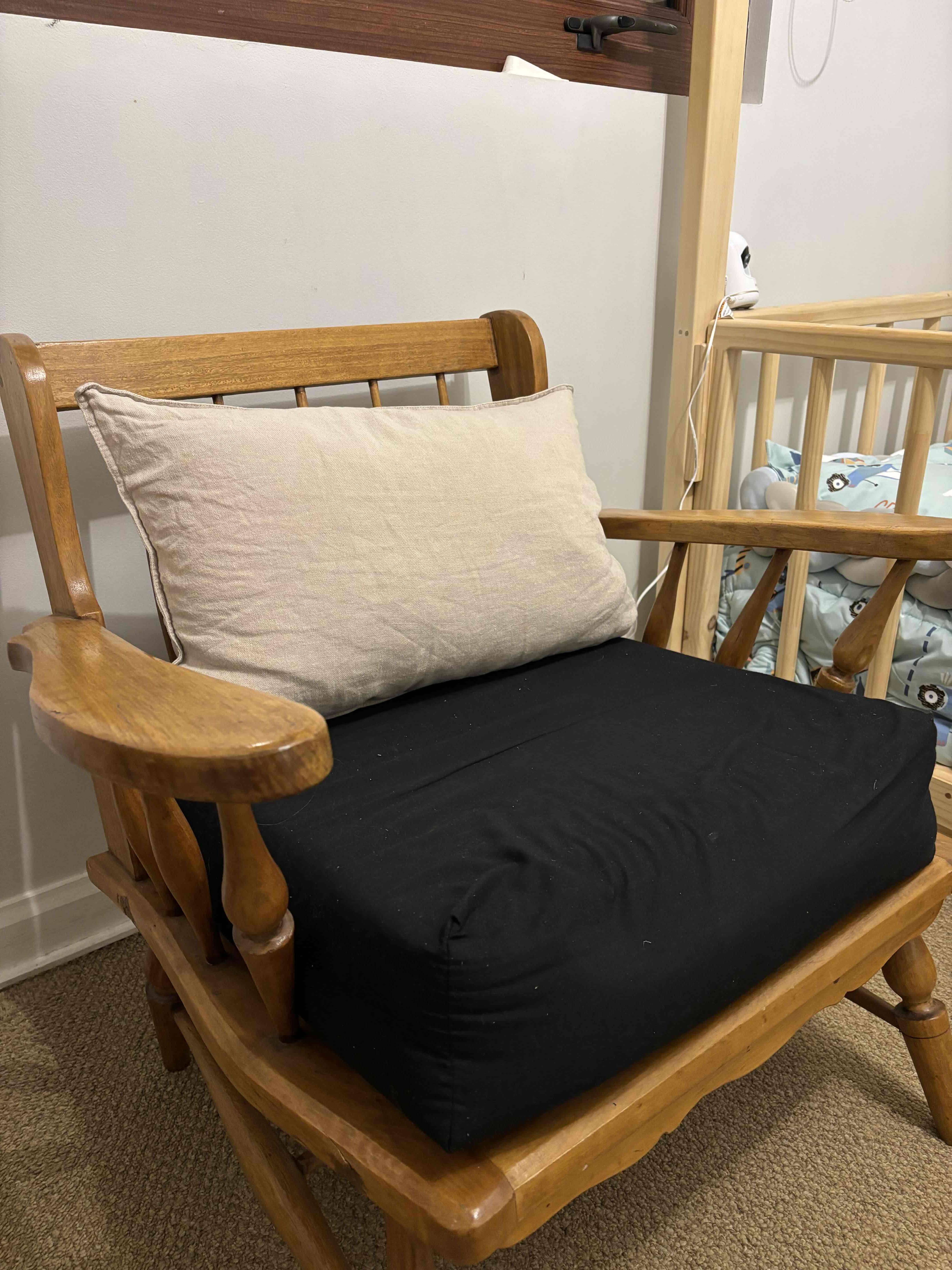 Sillón de madera con cojín - 3