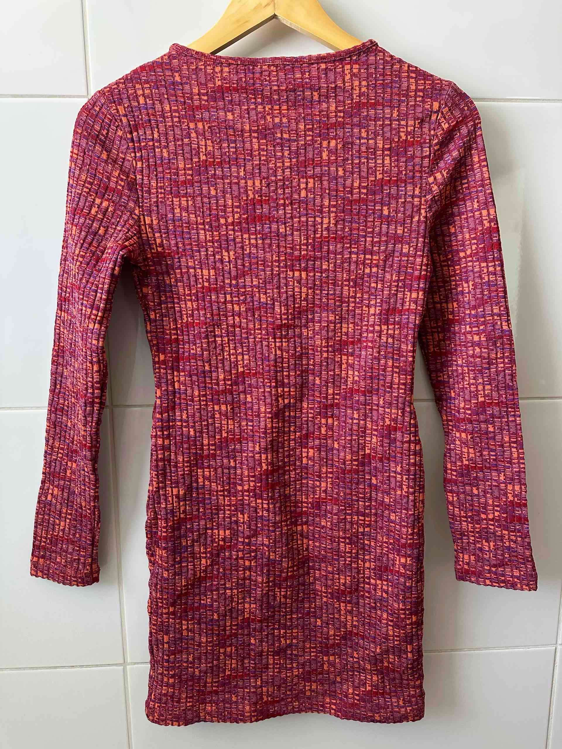 Vestido tejido fucsia con apertura - miniatura 3