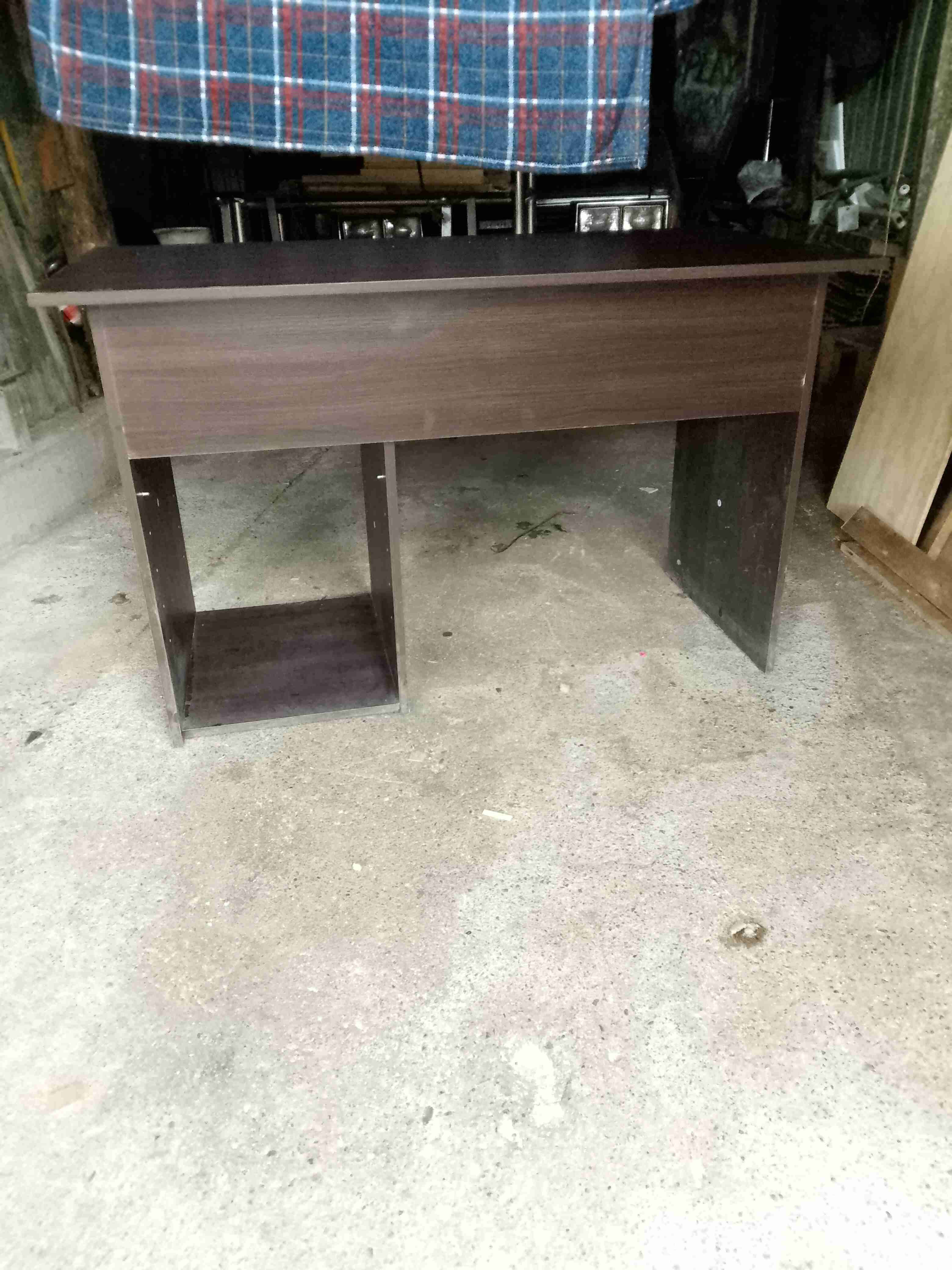 Escritorio con cajón y repisa - miniatura 2