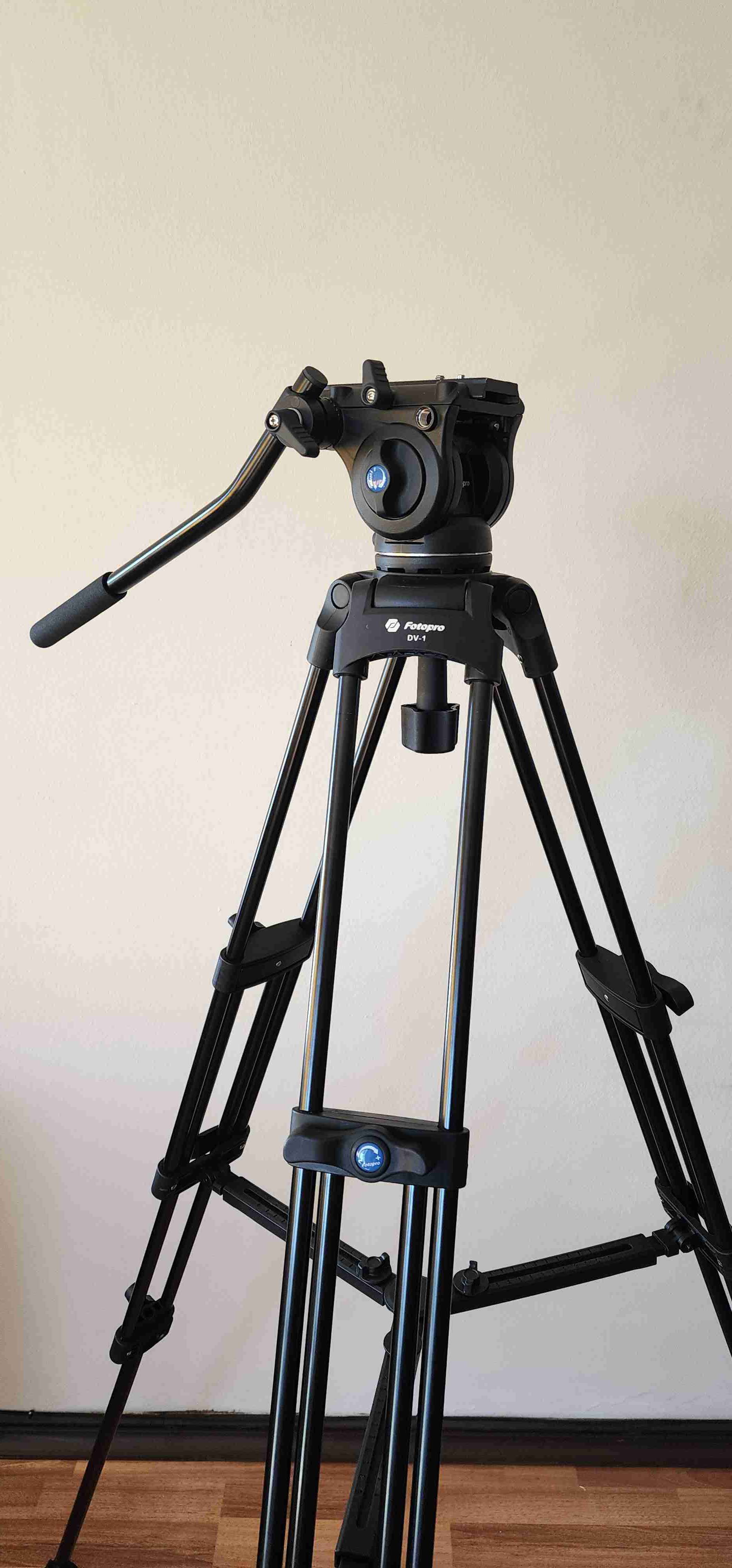 Trípode Fotopro DV-1 robusto - 1