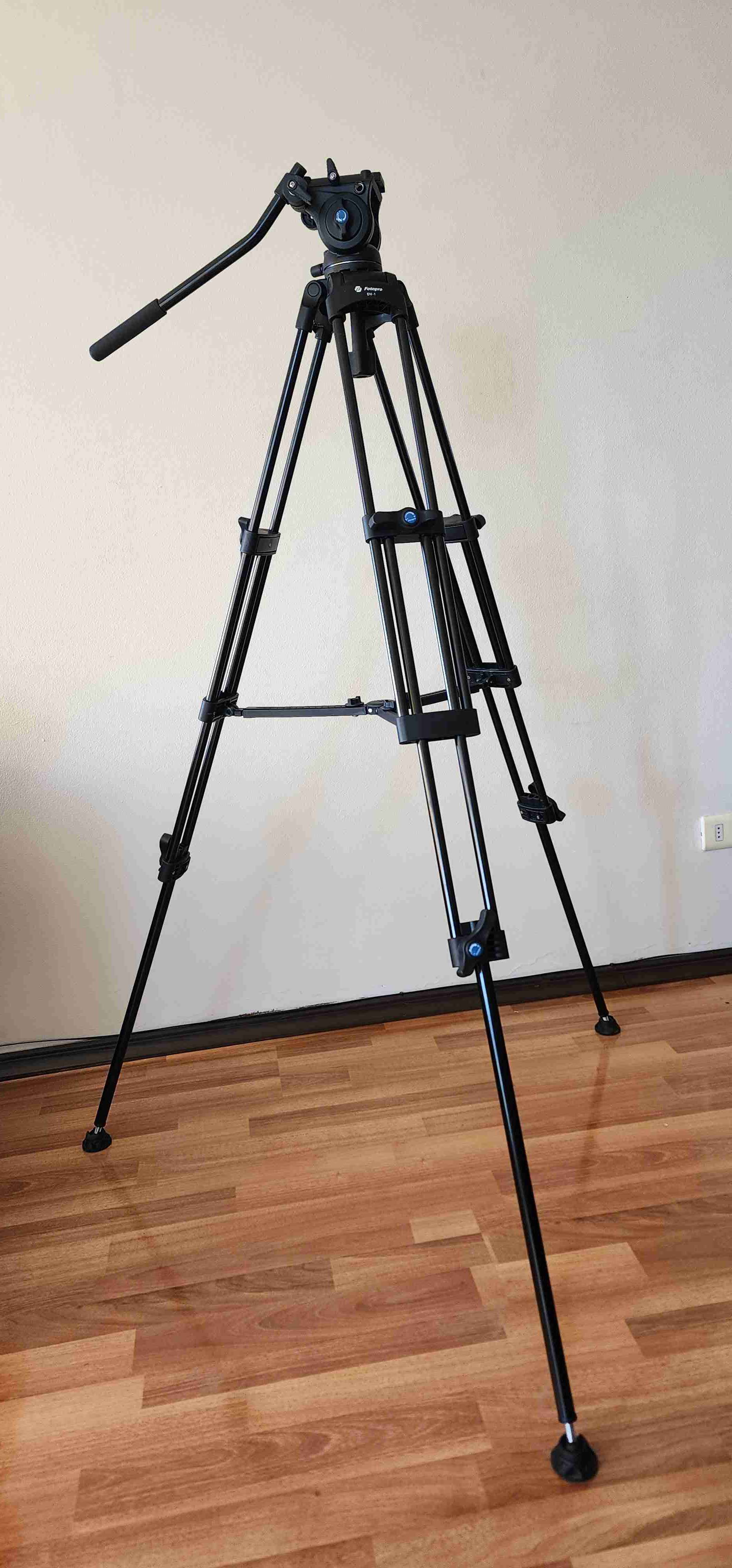 Trípode Fotopro DV-1 robusto - 2