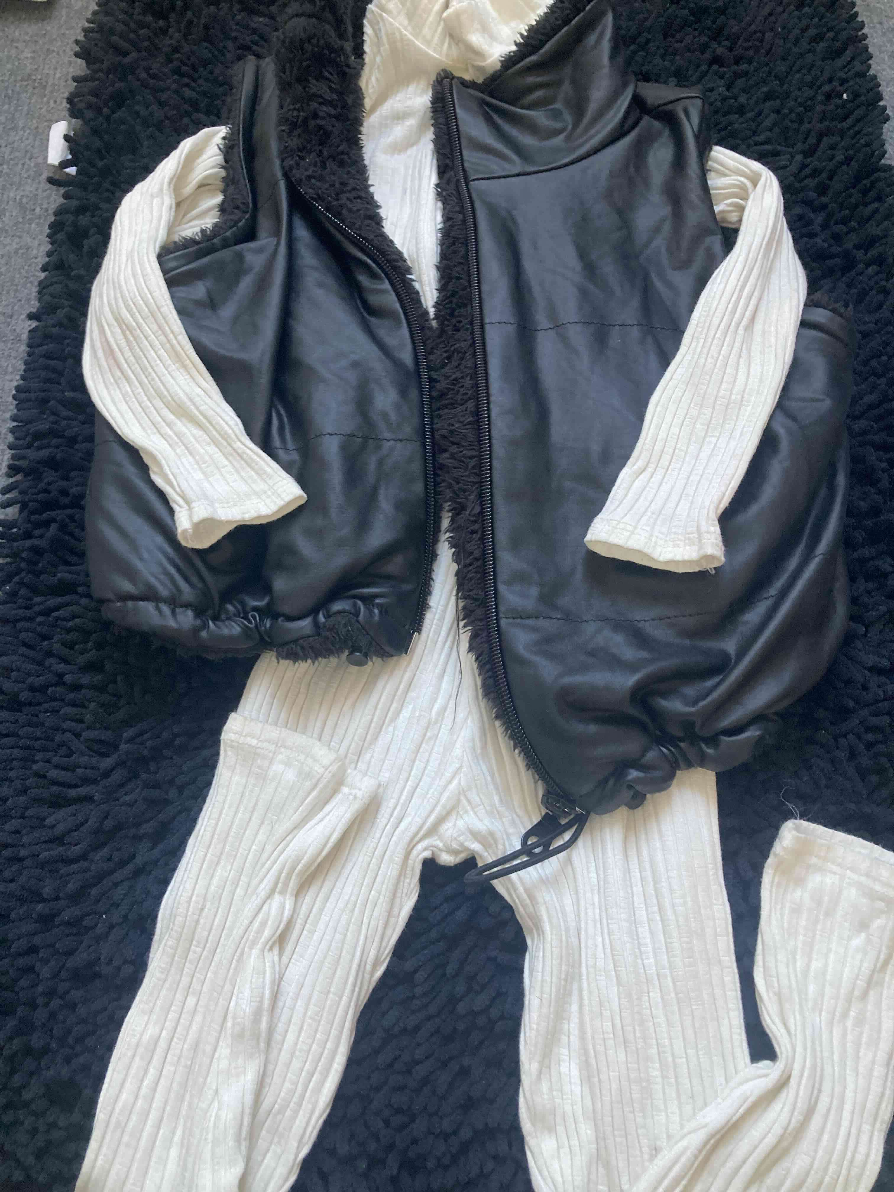 Falda de mezclilla y polera rosada - miniatura 2