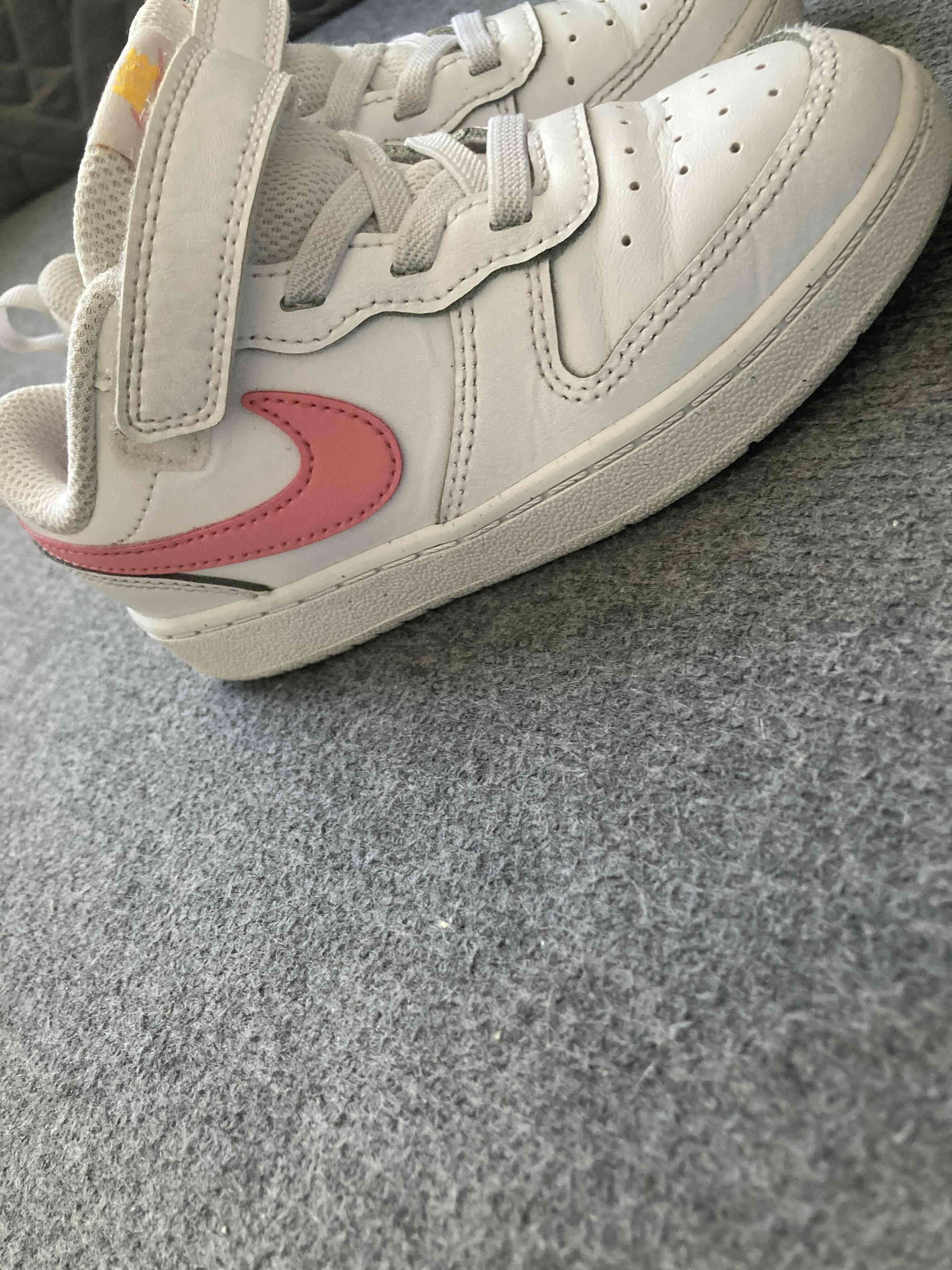 Zapatillas blancas con detalle rosado - 3