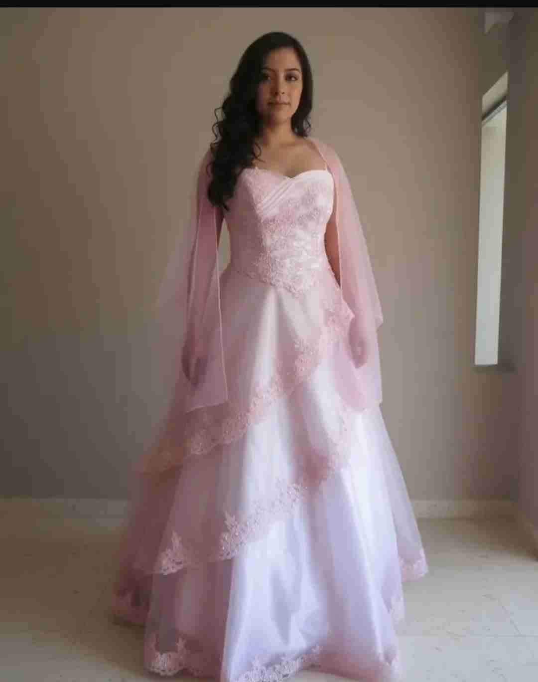 Vestido de fiesta rosa con encaje - miniatura 3