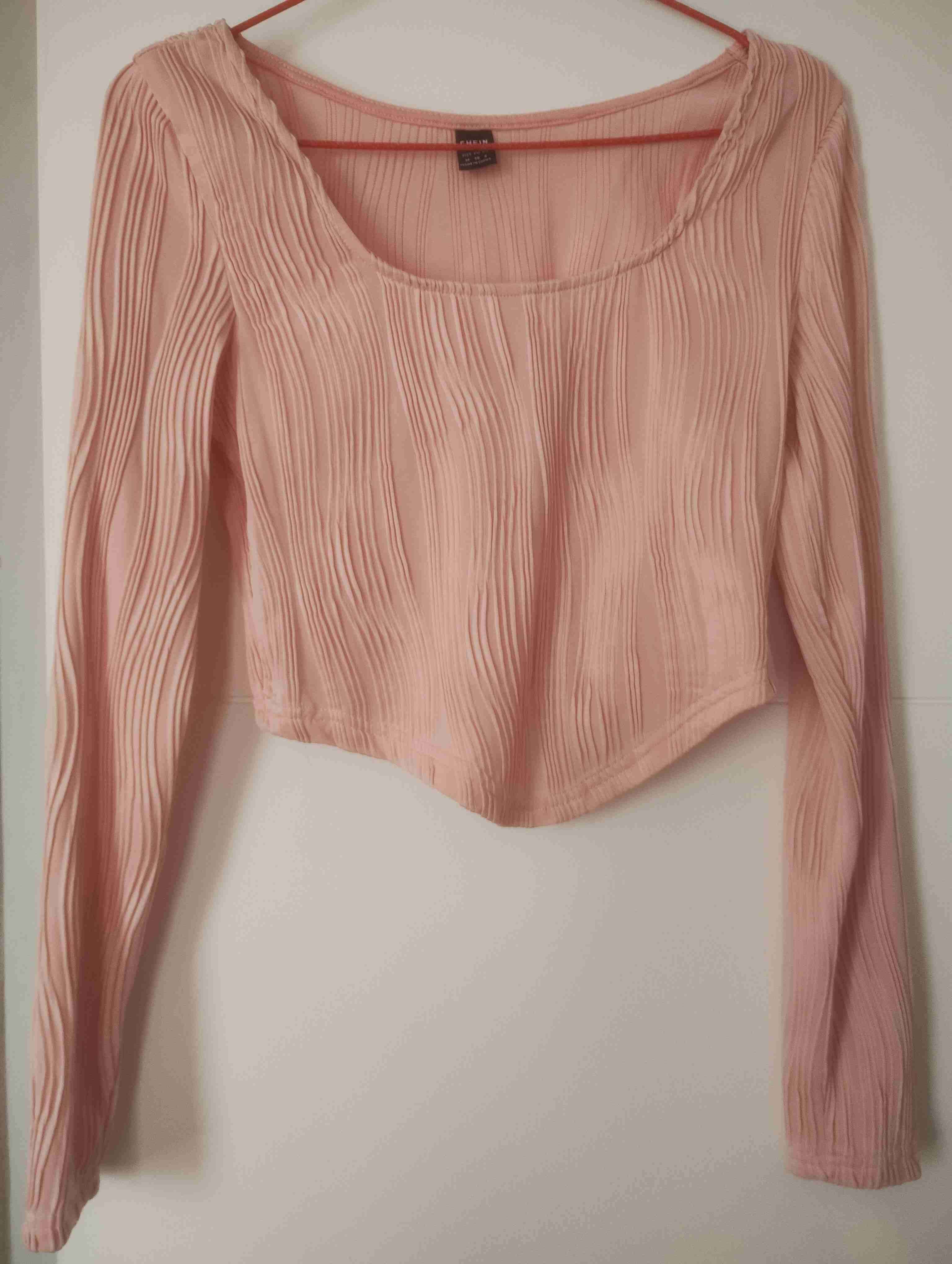 Blusa rosa manga larga plisada
