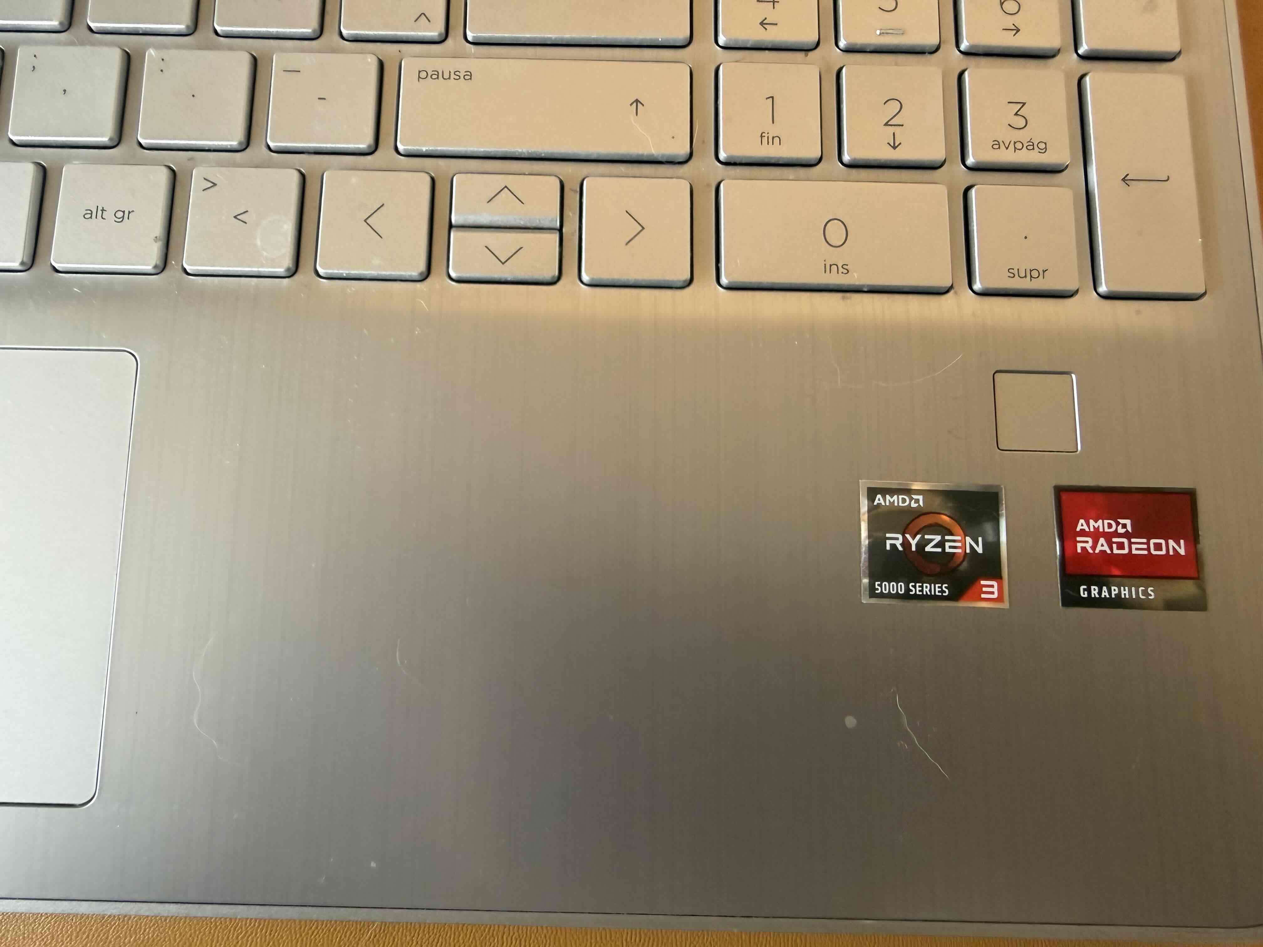 Laptop HP 15" plateada - miniatura 2