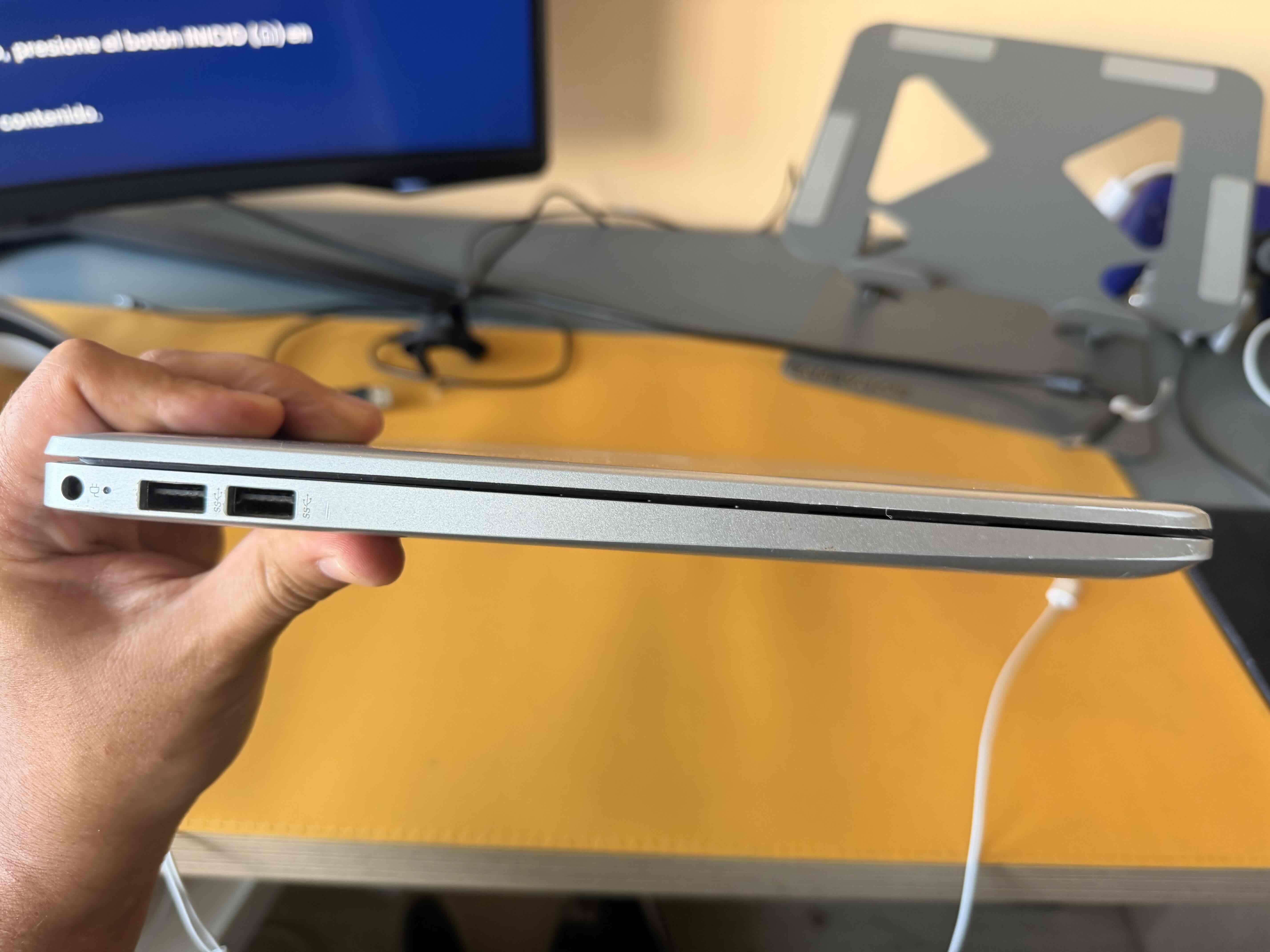 Laptop HP 15" plateada - miniatura 5