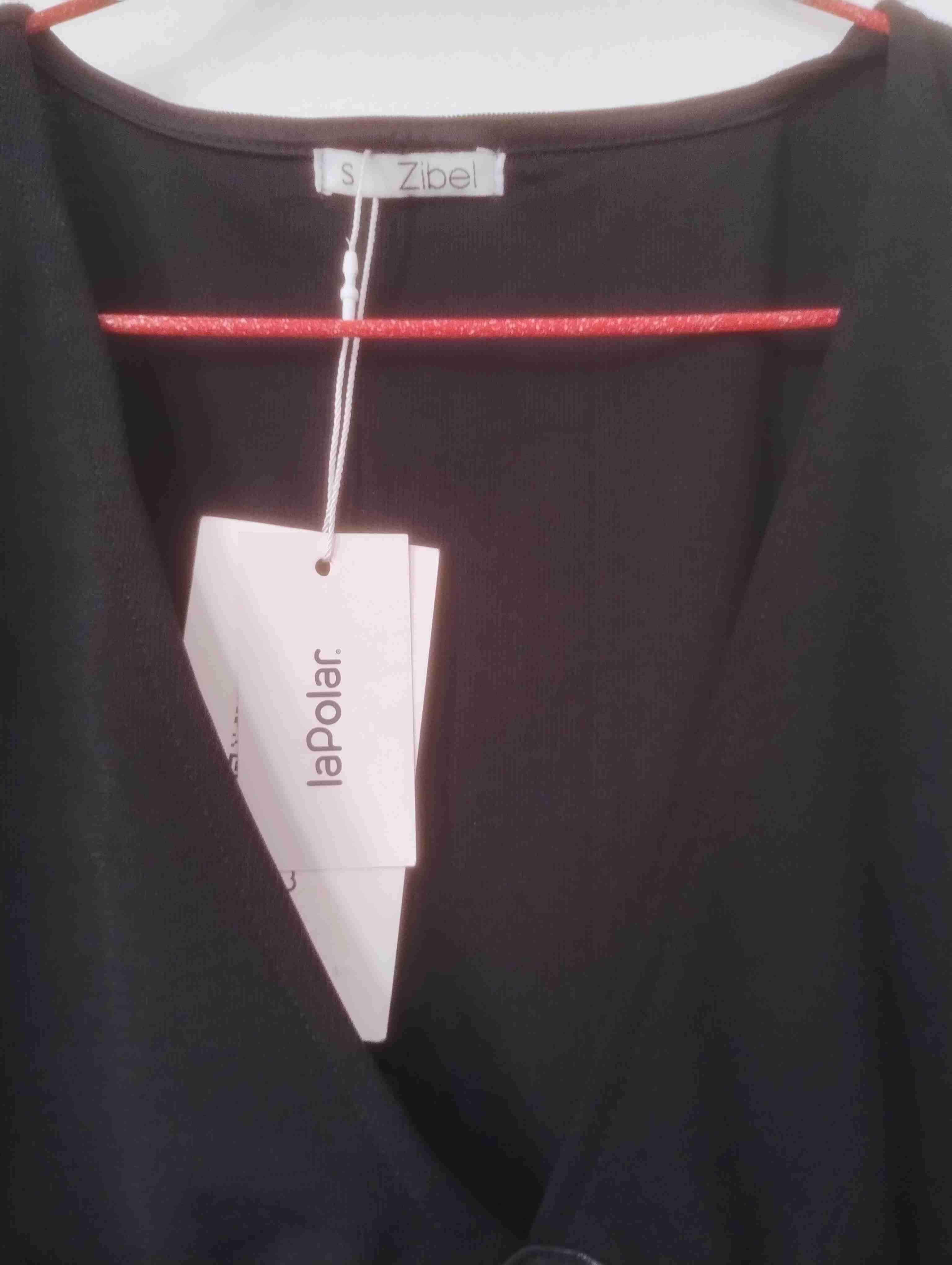 Blusa negra con detalles de cuero - miniatura 2