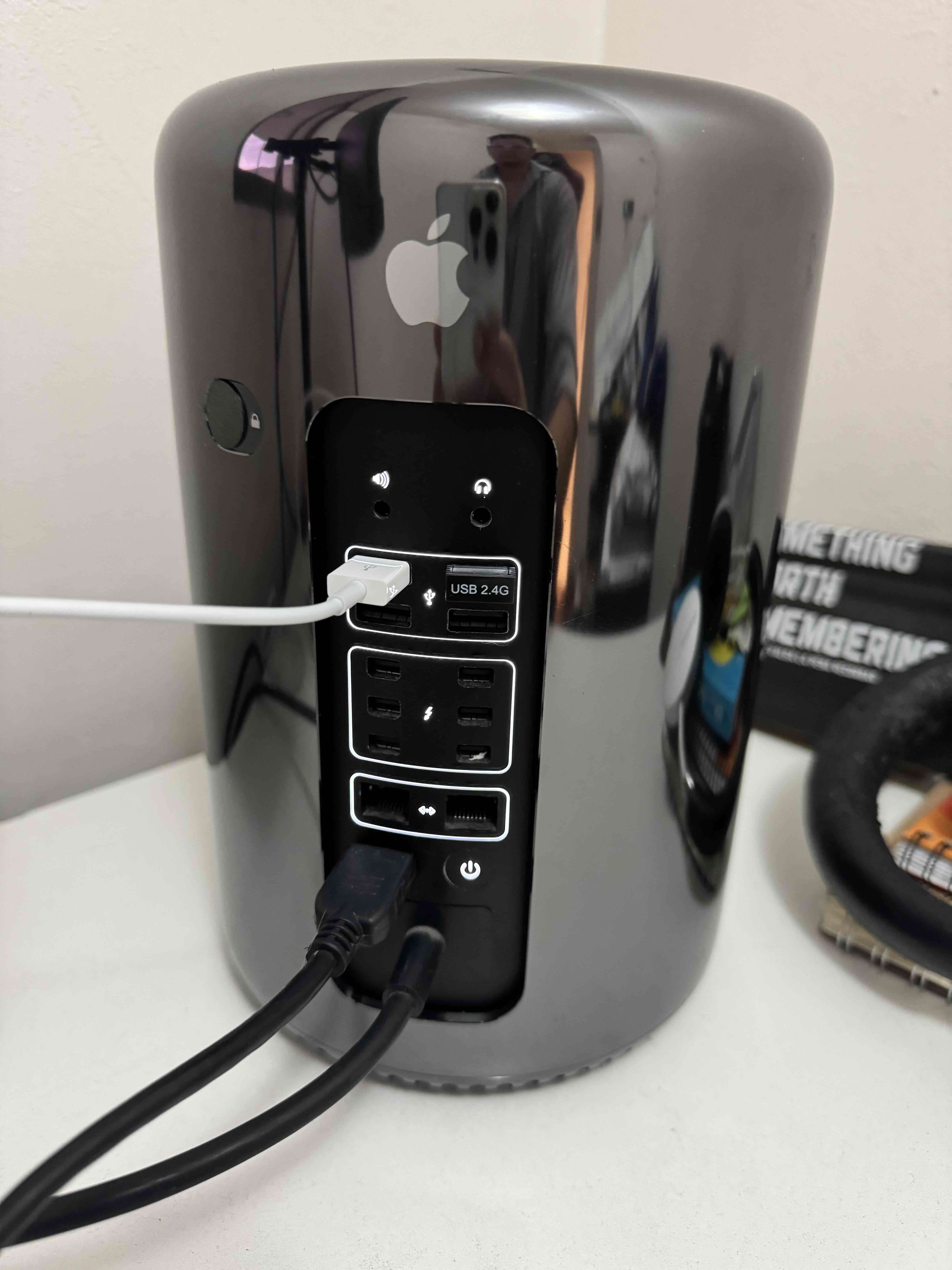 Apple Mac Pro 2013 con caja original - miniatura 2