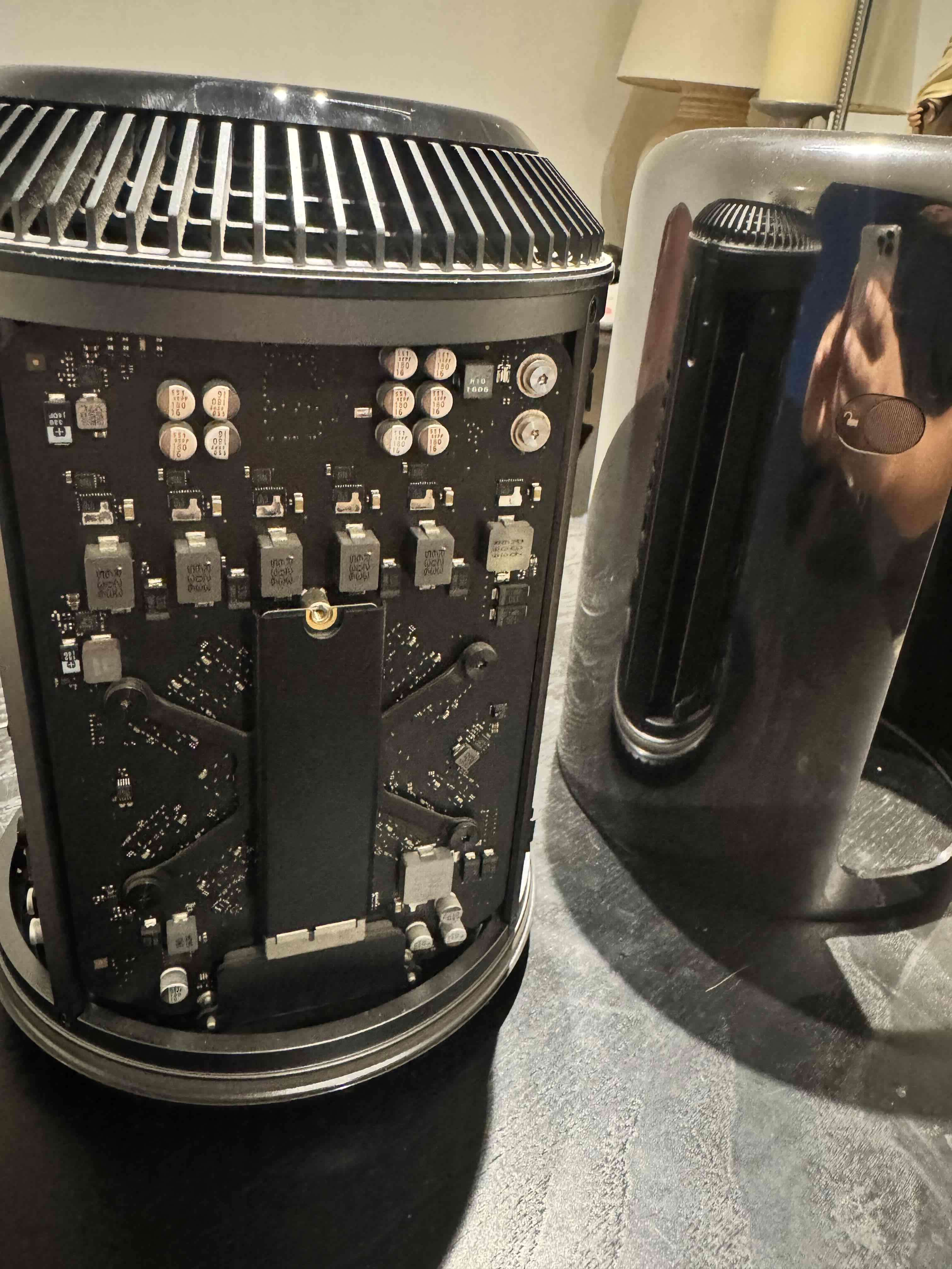 Apple Mac Pro 2013 con caja original - miniatura 5
