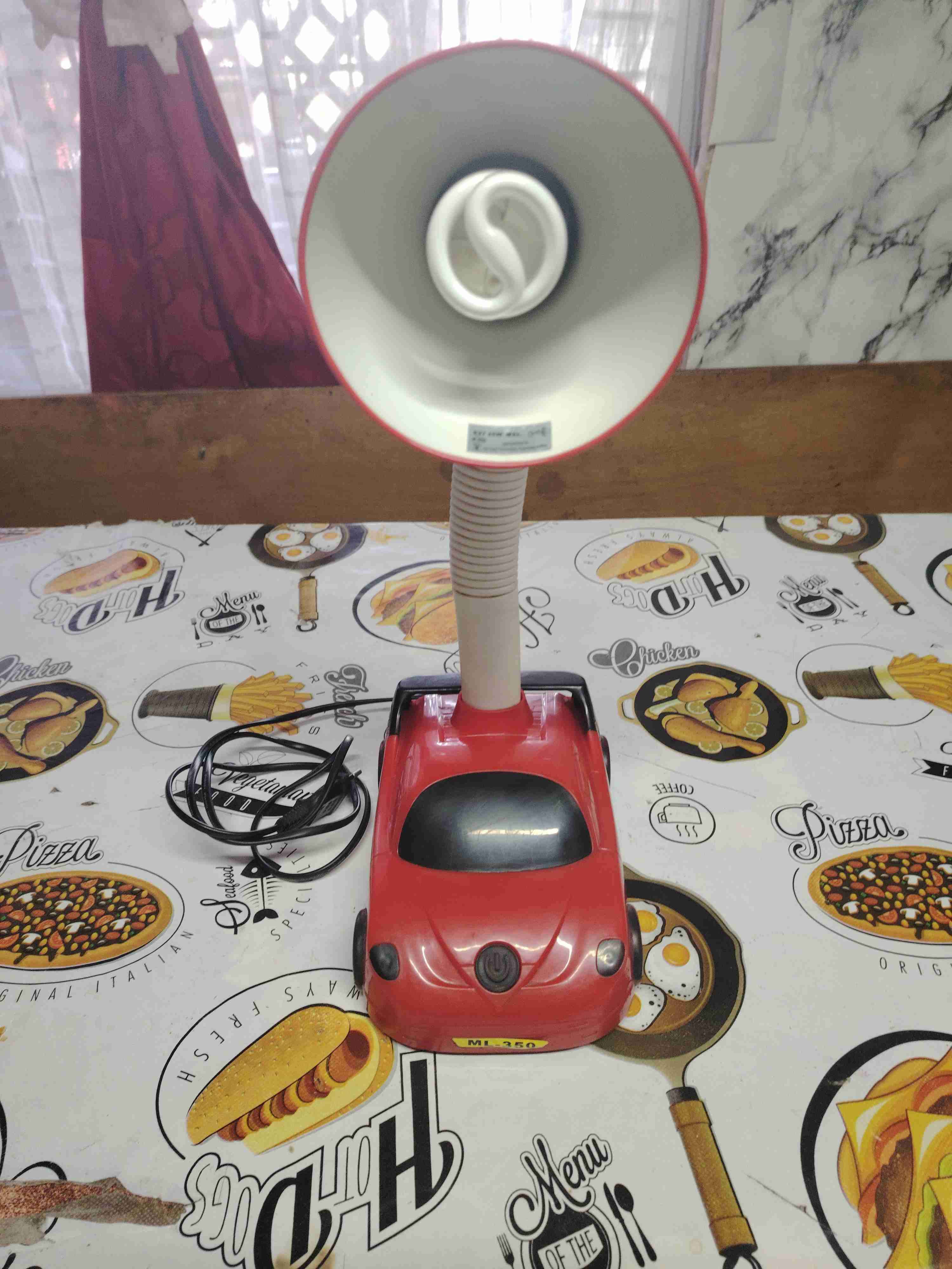 Lámpara de mesa auto roja