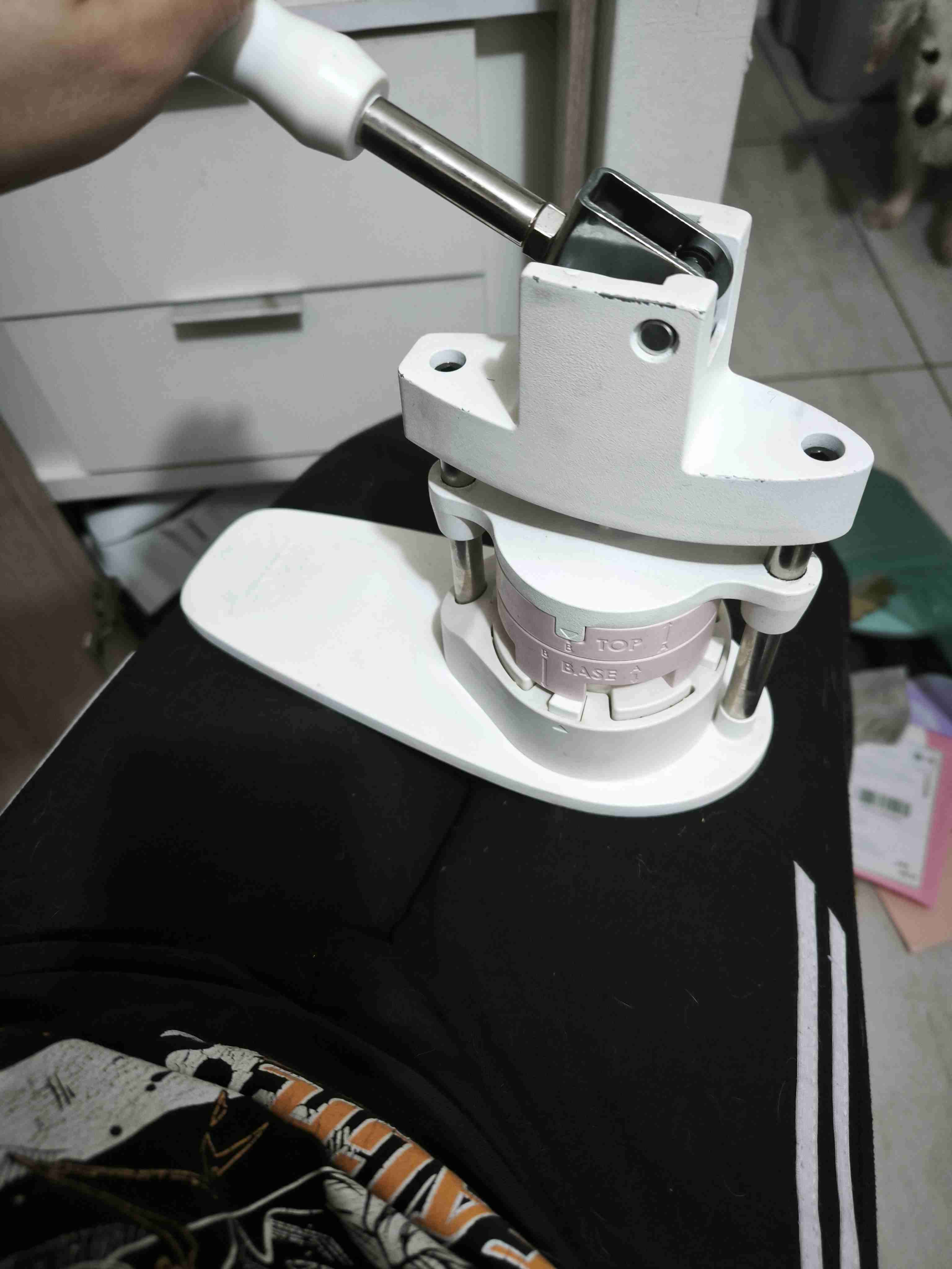 Prensa para botones con matrices - 1