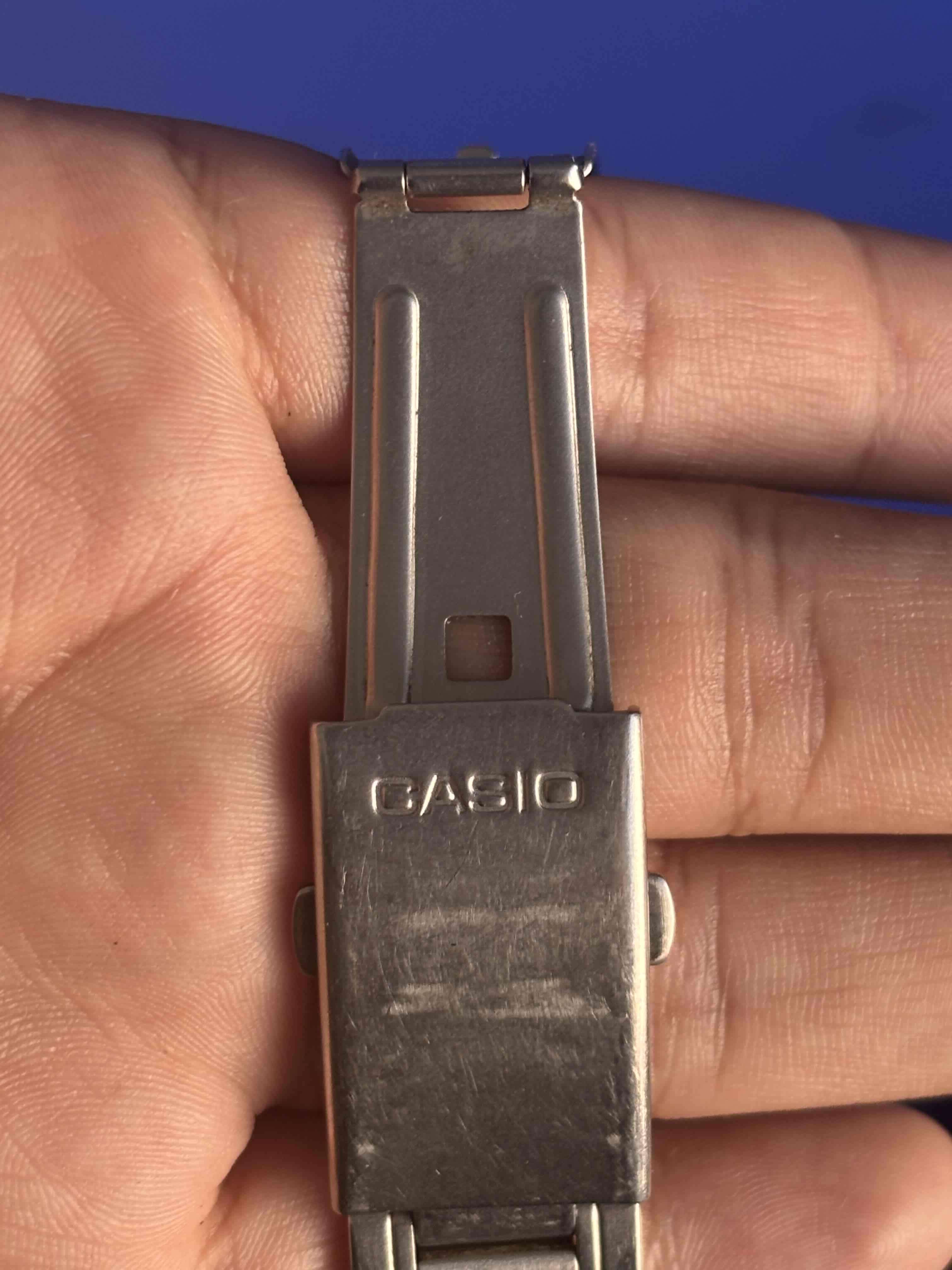 Reloj Casio plateado digital - 2