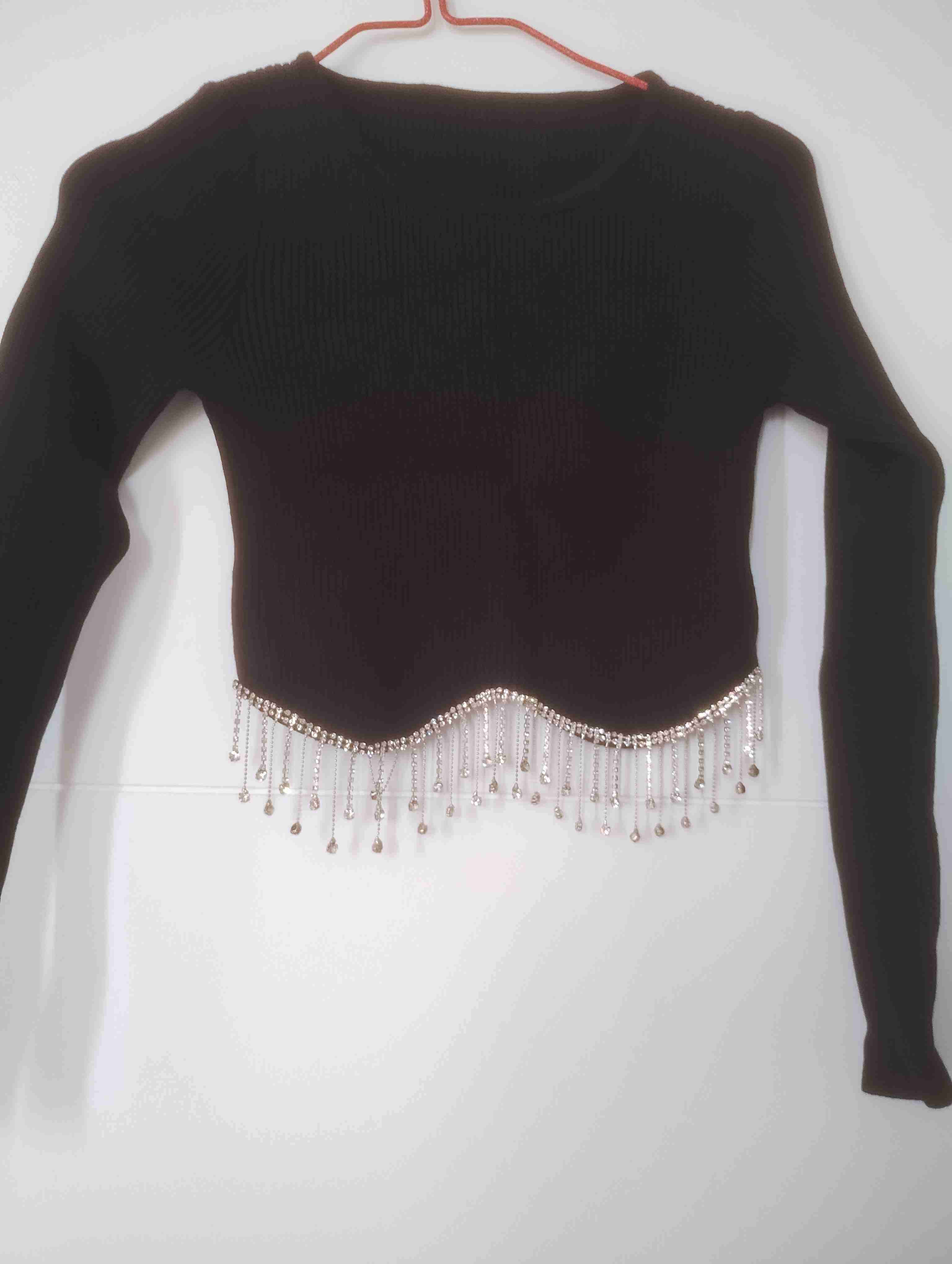 Suéter negro con flecos brillantes - 1