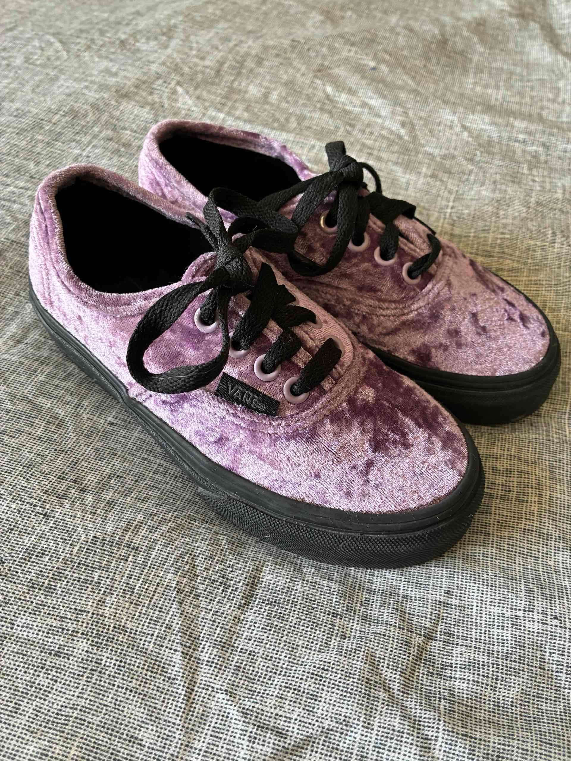 Zapatillas moradas de terciopelo - miniatura 2