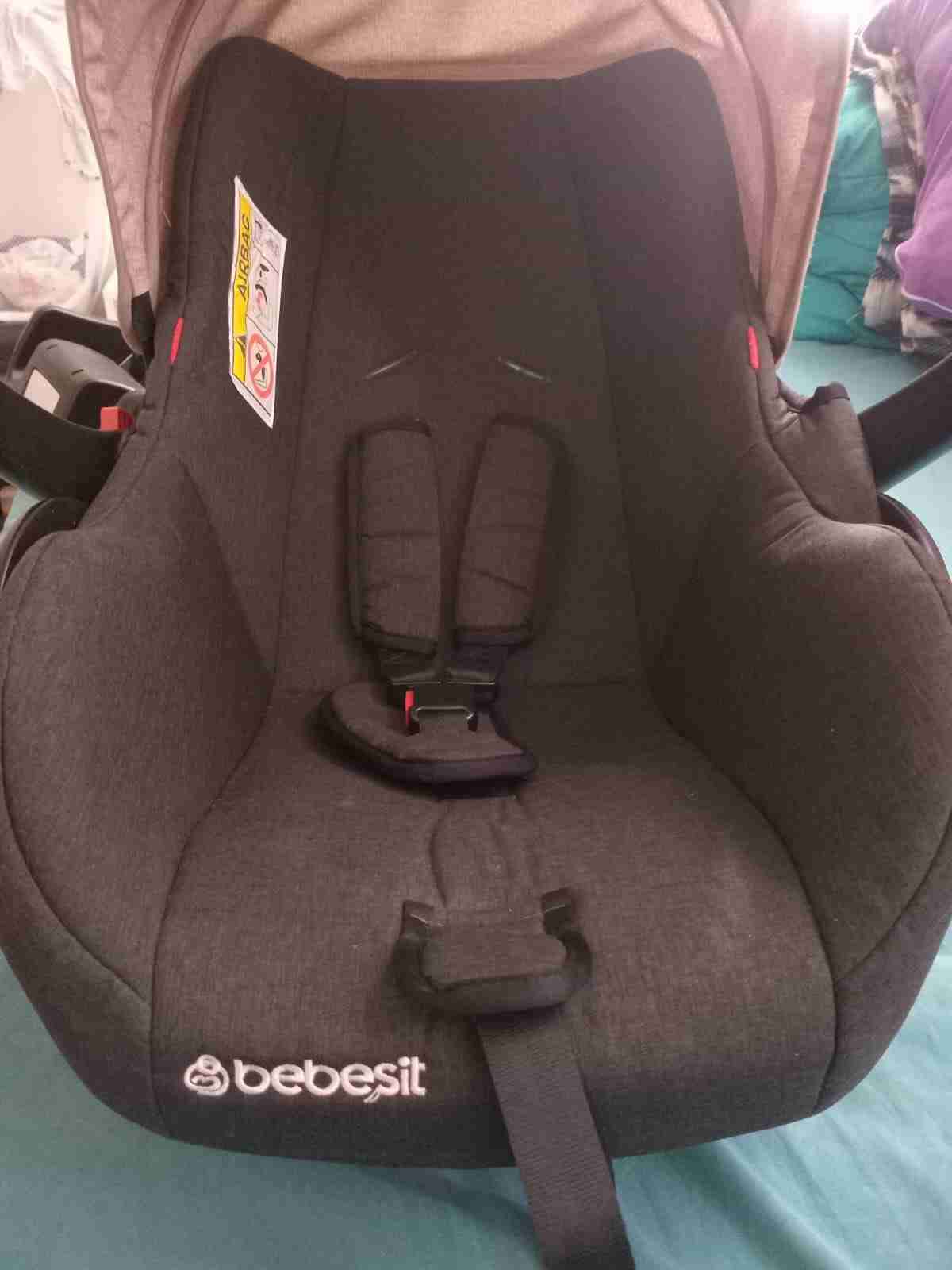 Silla de auto para bebé con base - miniatura 2