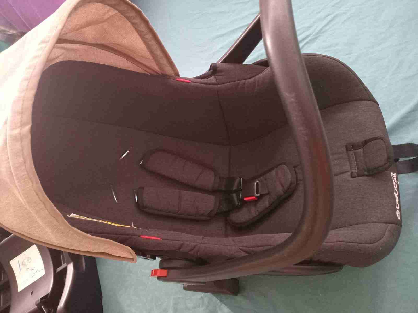 Silla de auto para bebé con base - miniatura 3