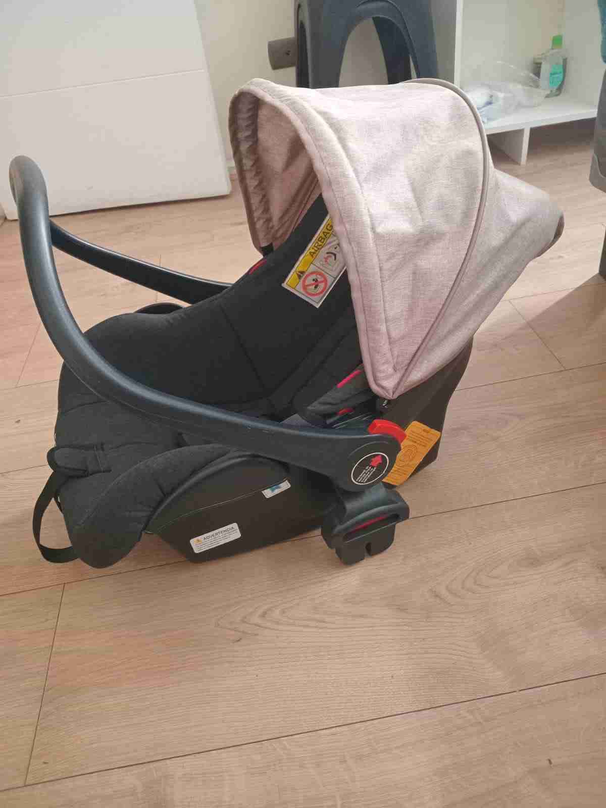 Silla de auto para bebé con base - miniatura 4